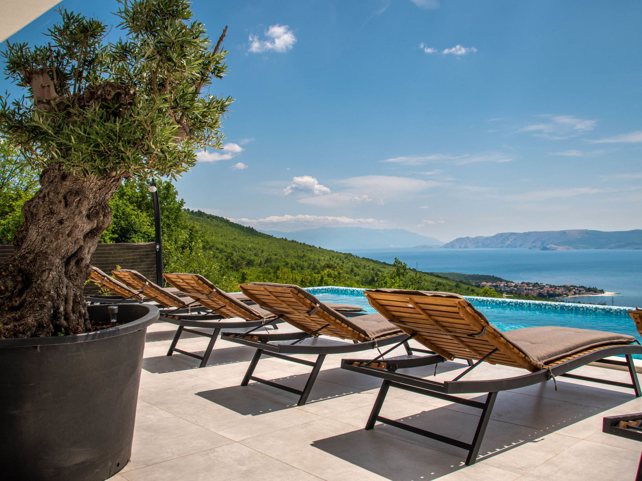 Kuća Jadranka Crikvenica: Modern 3-Bedroom Villa with Private Pool and Sea Views near Adriatic Coast