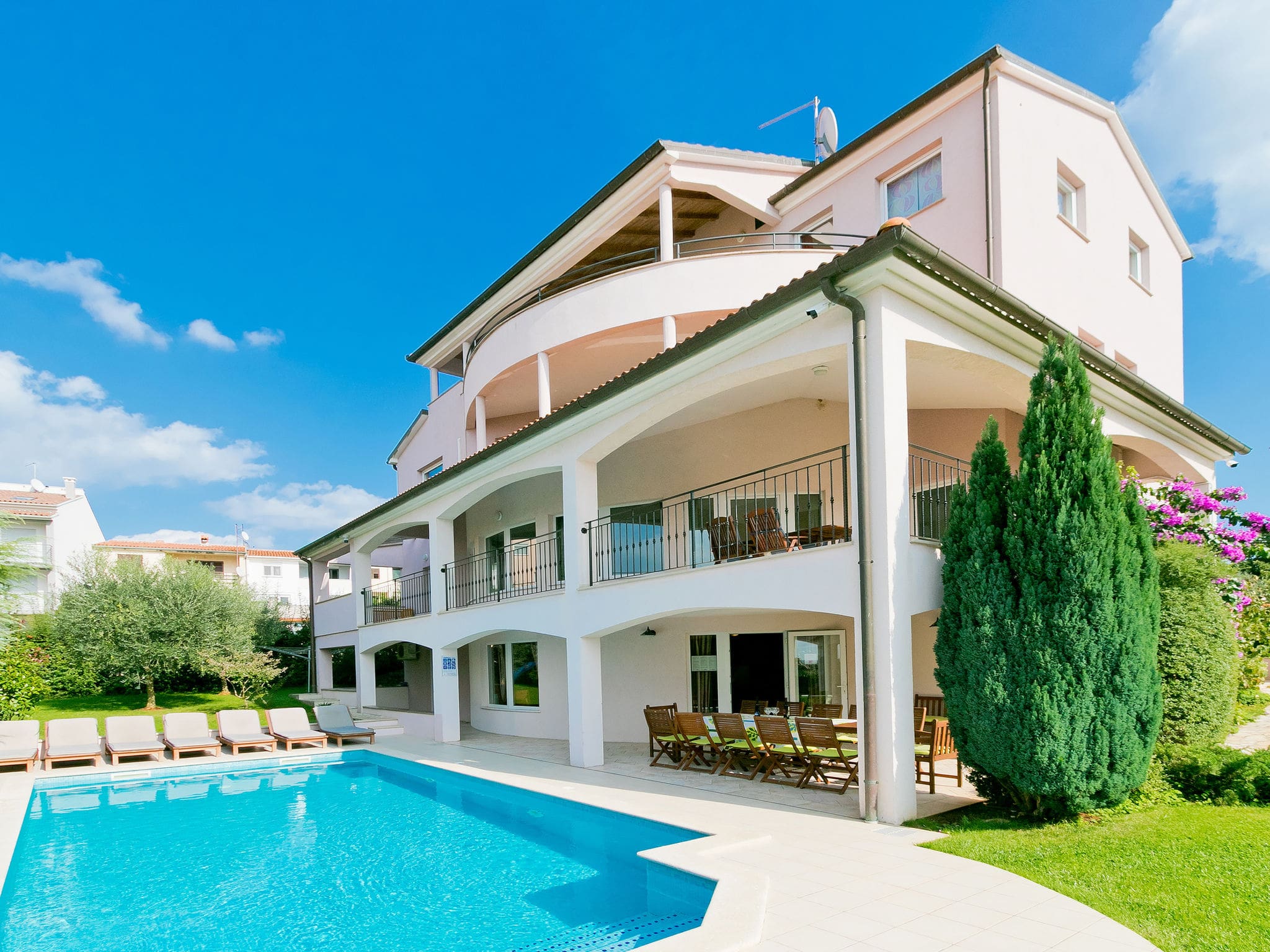 Kuća Jugo Štinjan: Spectacular 8-Bedroom Villa with Heated Pool and Sea Views in Istria Croatia