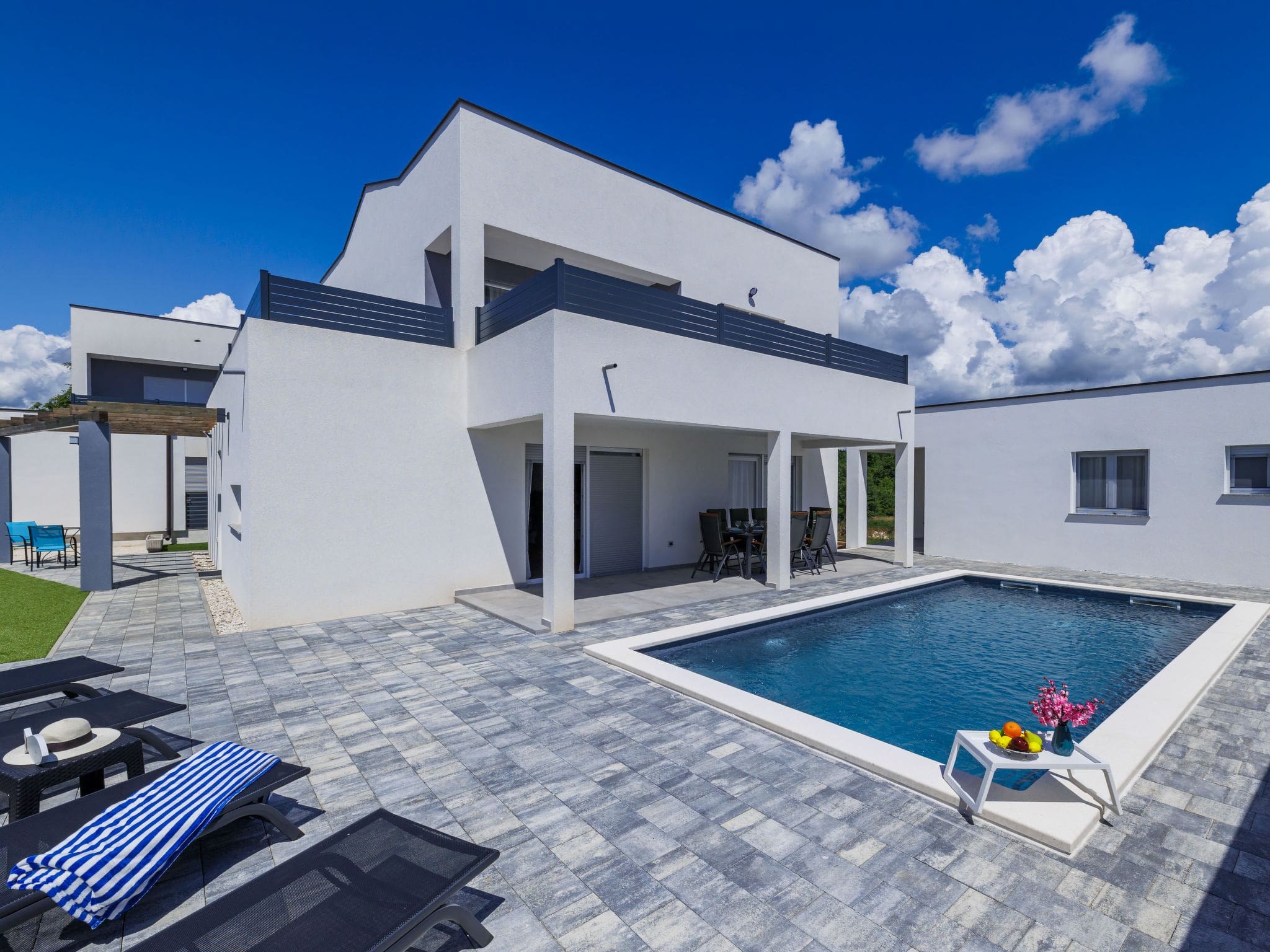 Kuća Kačana Vodnjan: Modern 4-Bedroom Villa with Heated Private Pool and Hot Tub in Istrian Countryside