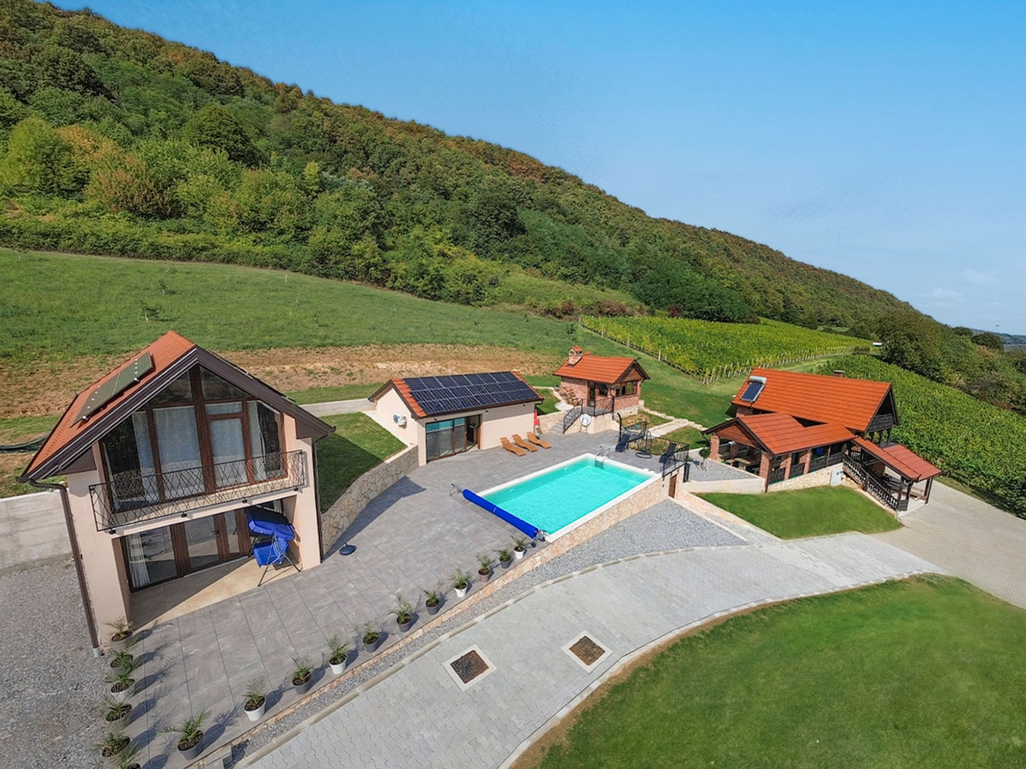 Kuca Kalnik Krizevci: Stunning 4-Bedroom Mountain Villa with Heated Pool and Sauna in Croatia