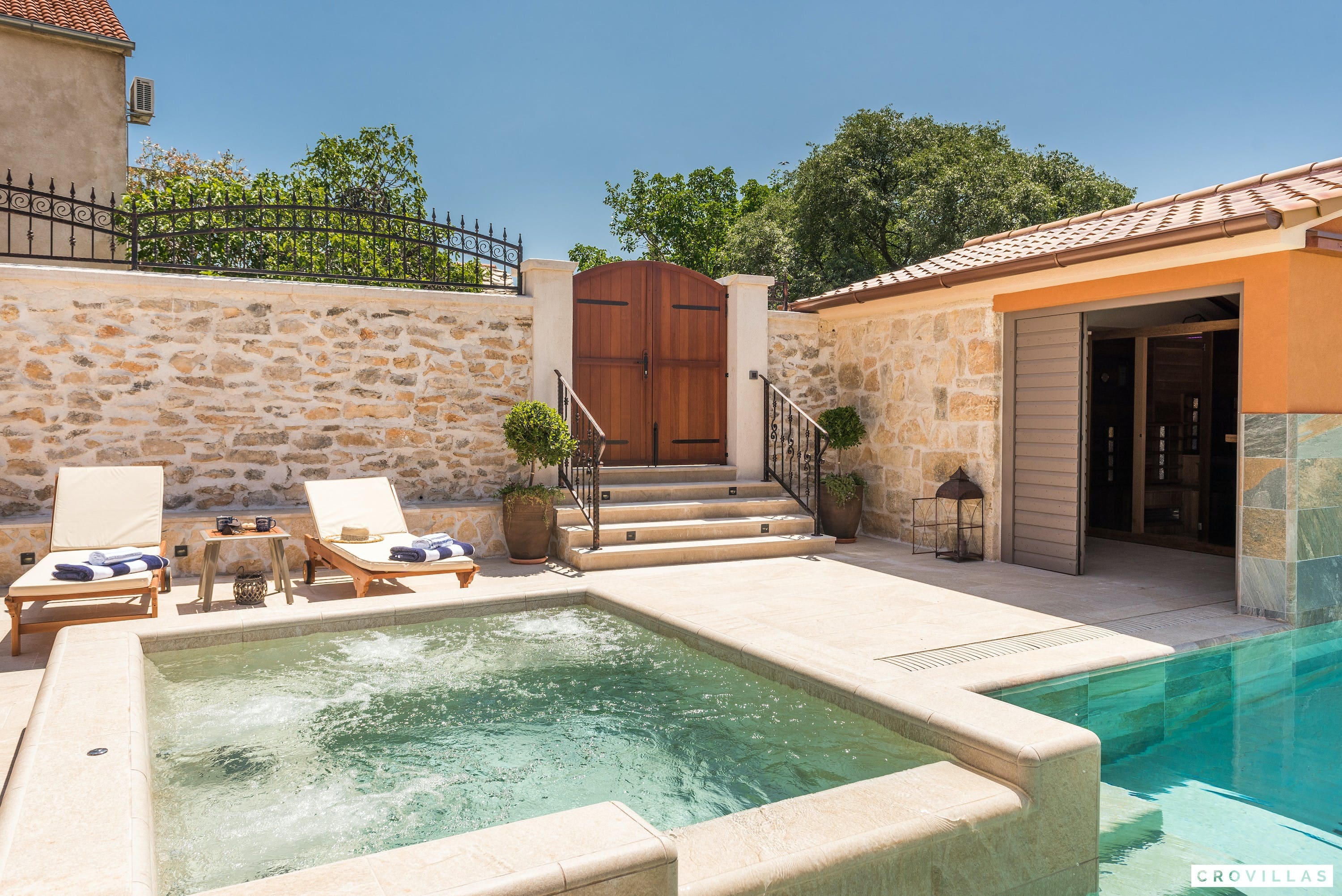 Kuća Kornati Šibenik: Spacious 5-Bedroom Apartment with Hot Tub and Sauna, Šibenik-Knin County