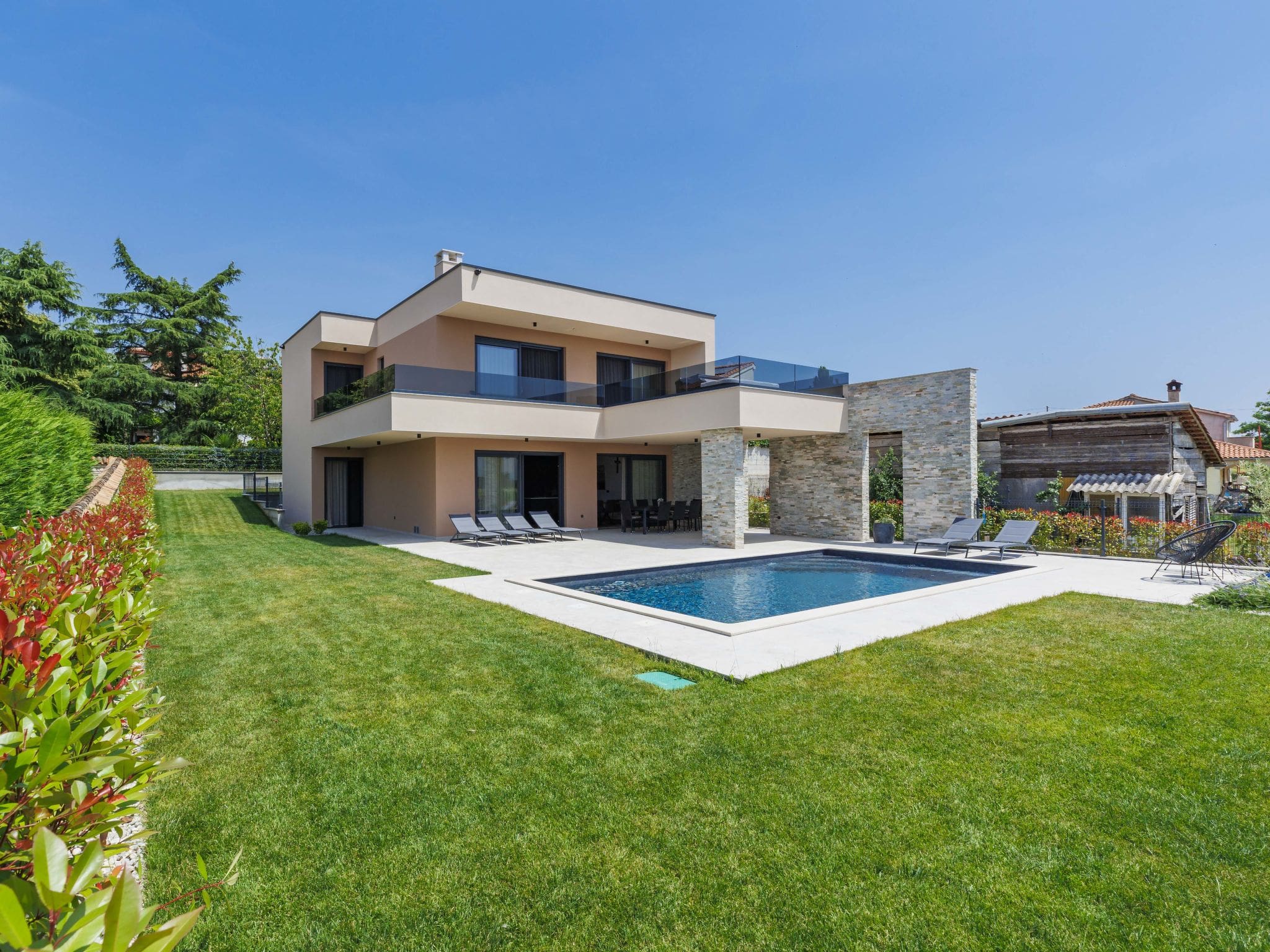 Kuća Krančići Kaštelir: Modern 4-Bedroom Villa with Heated Pool and Hot Tub near Poreč Croatia