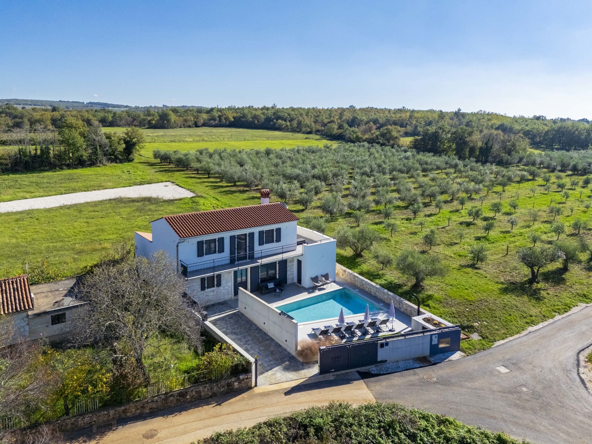 Kuća Labinci Kaštelir: Modern Three Bedroom Villa with Private Pool and Garden in Istria Croatia