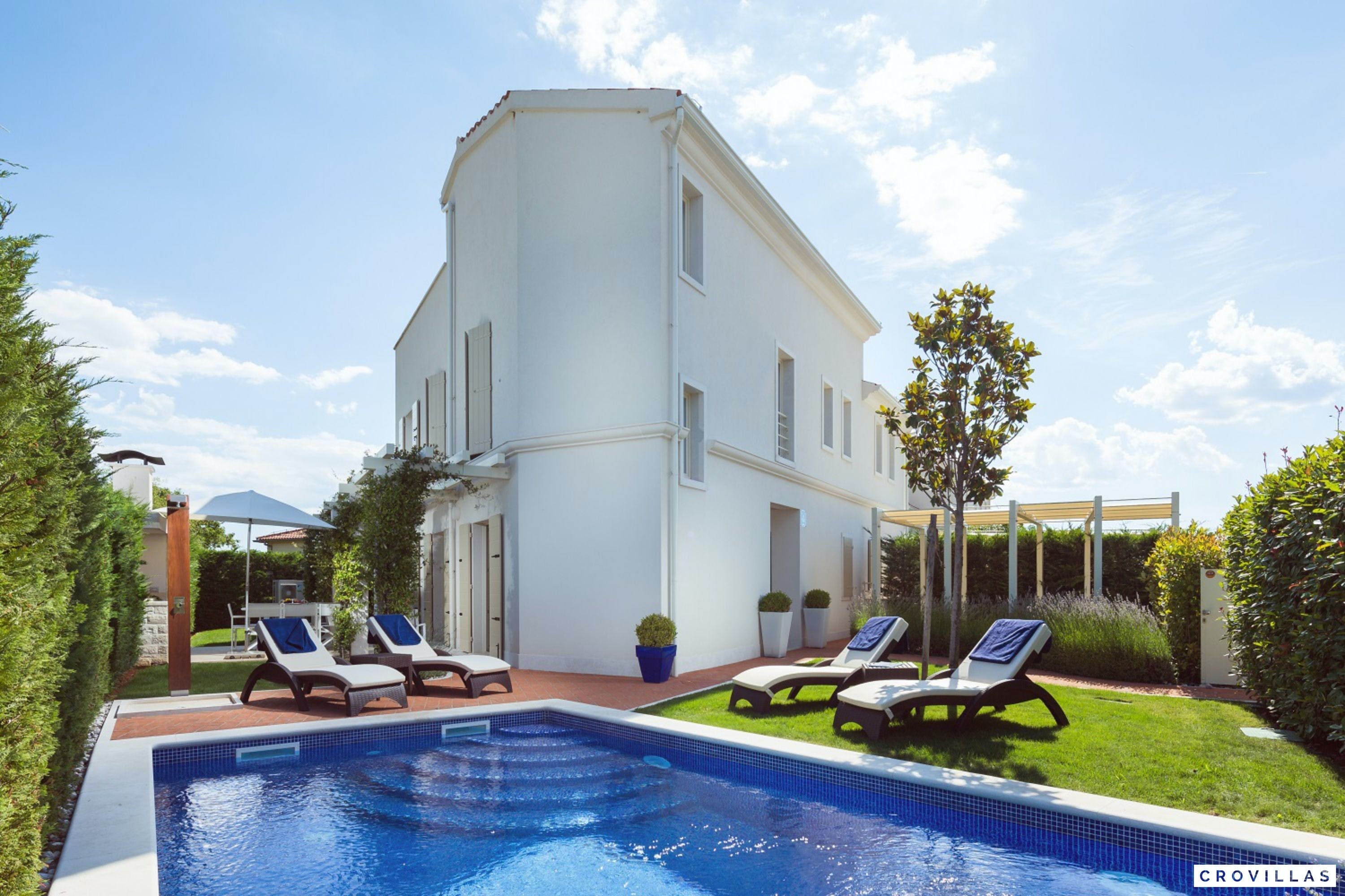 Kuća Levant Istria: Luxury 3-Bedroom Apartment with Seaview and Pool, Istria