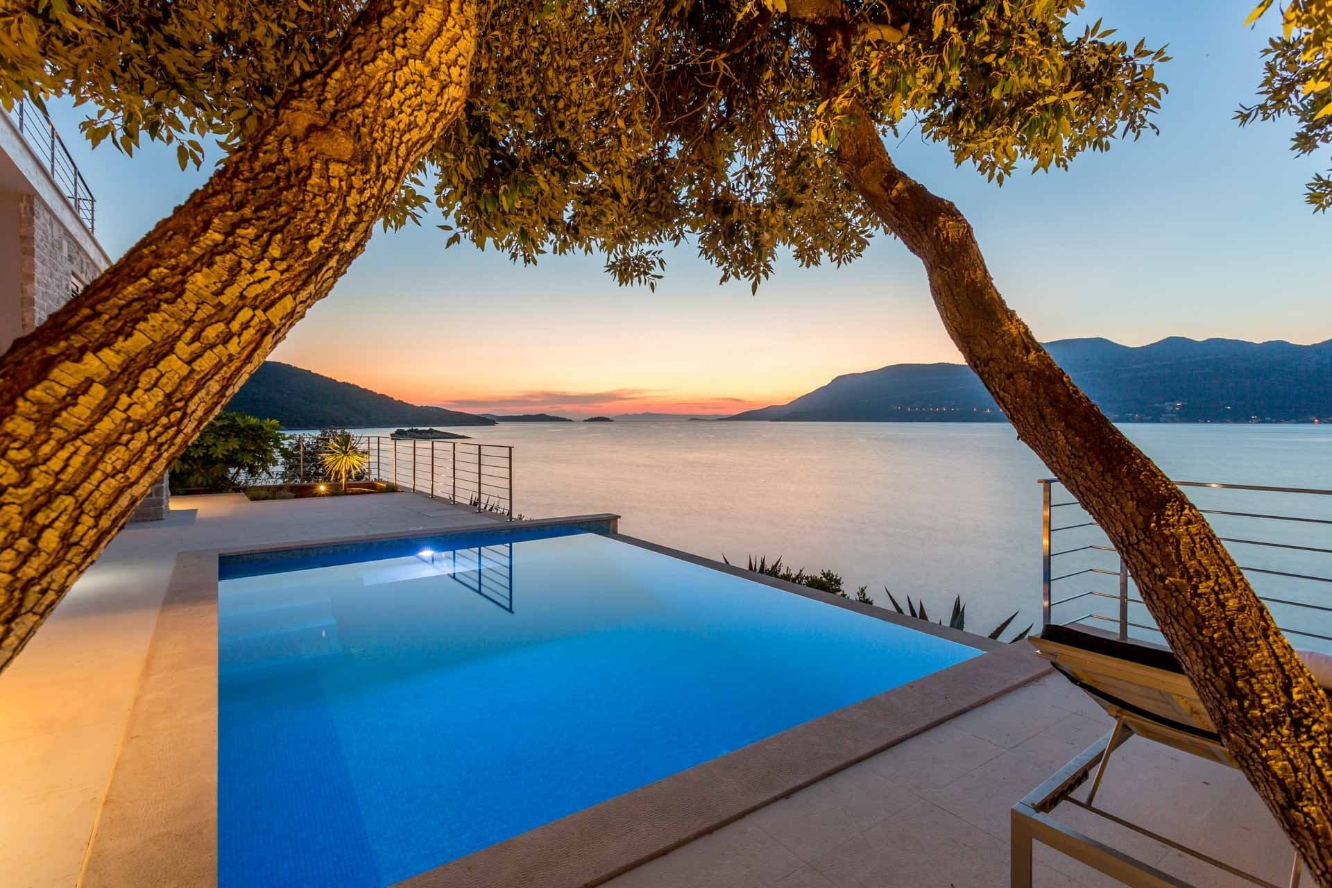 Kuća Maestral Korčula: Spacious 5-Bedroom Apartment with Infinity Pool, Dubrovnik-Neretva County