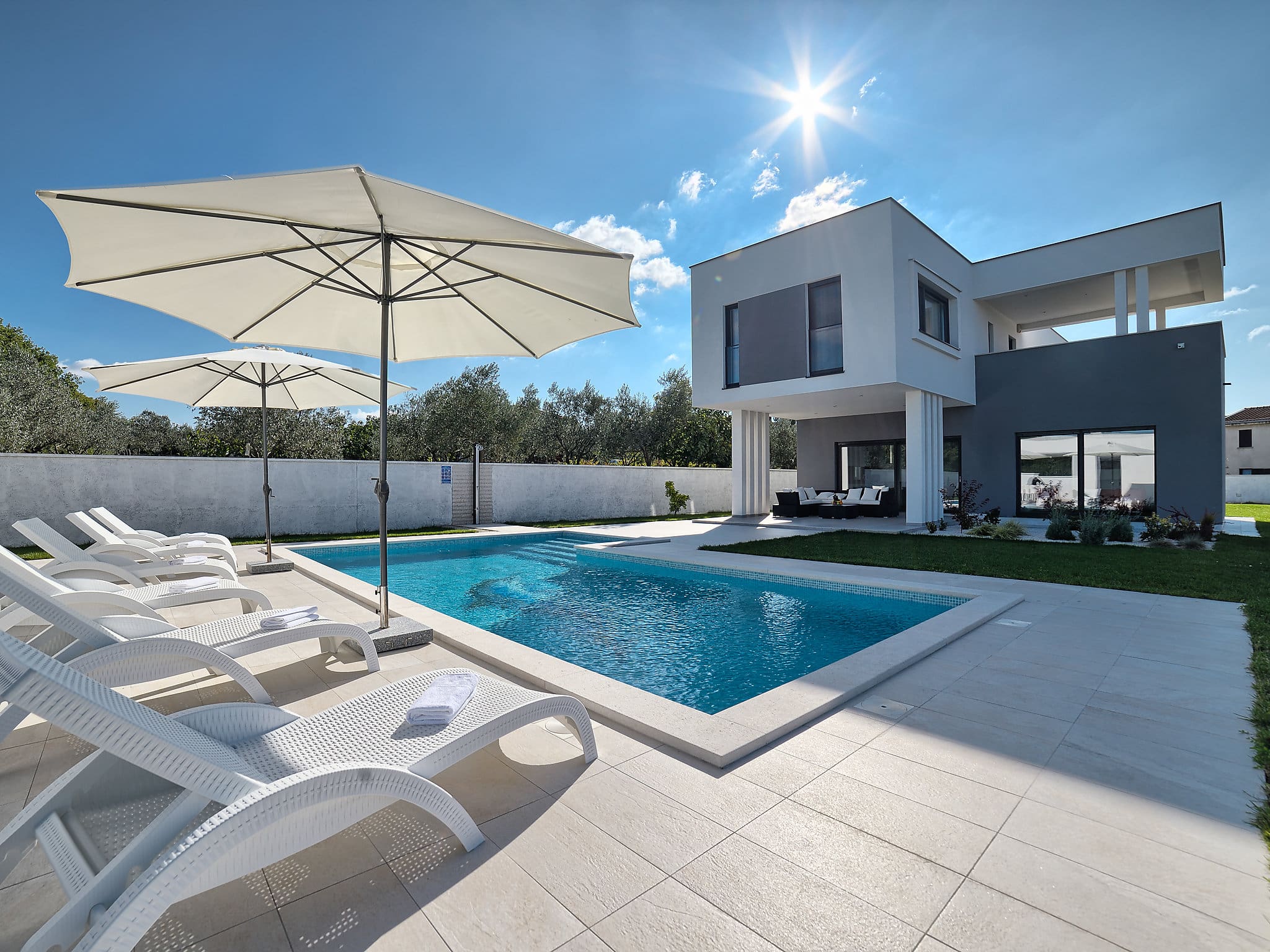 Kuća Maestral Štinjan: Modern 4-Bedroom Family Villa with Heated Private Pool Near Pula