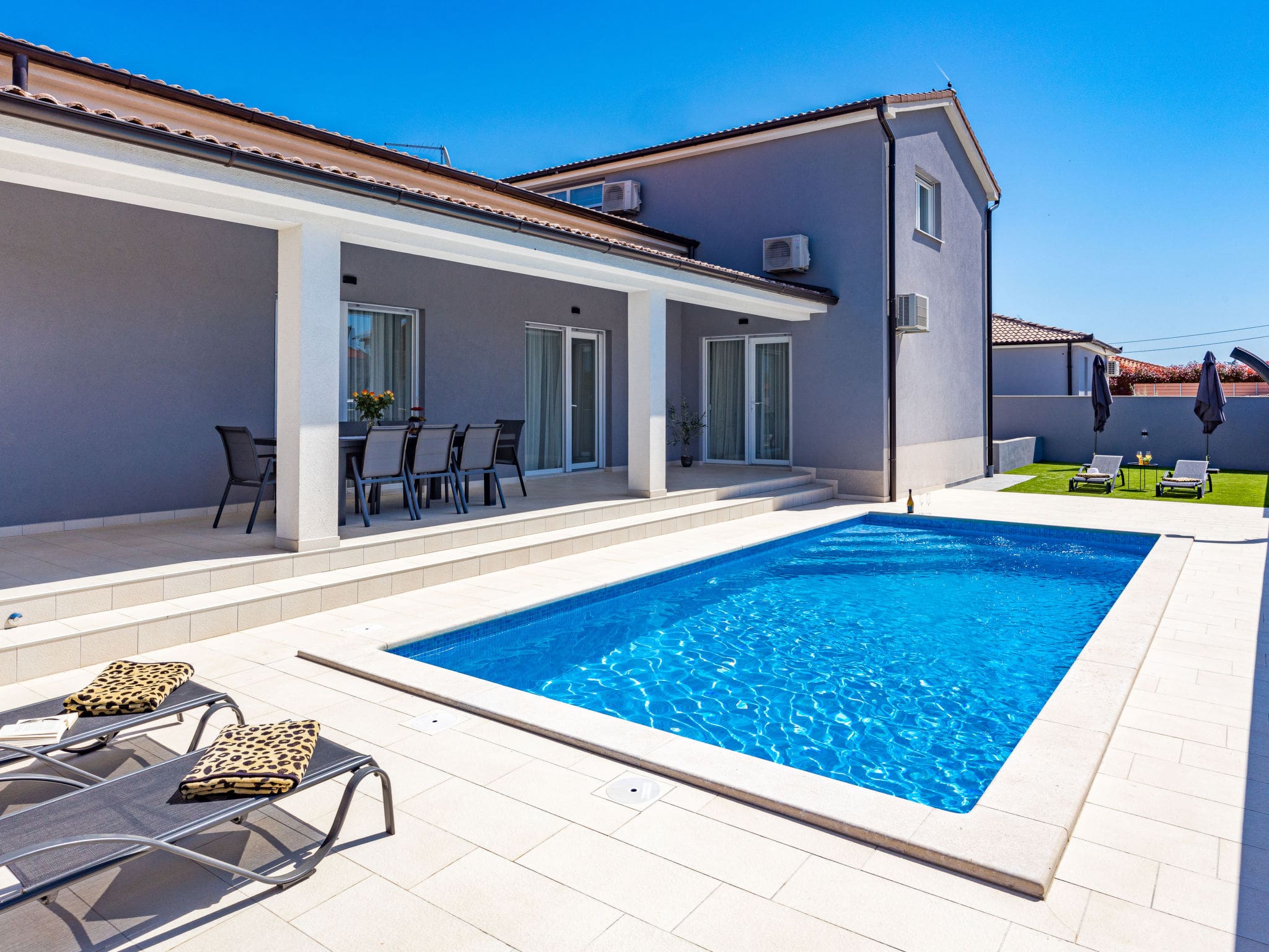 Kuća Marčana Pula: Stunning 4-Bedroom Modern Villa with Private Pool and Garden near Historic Pula