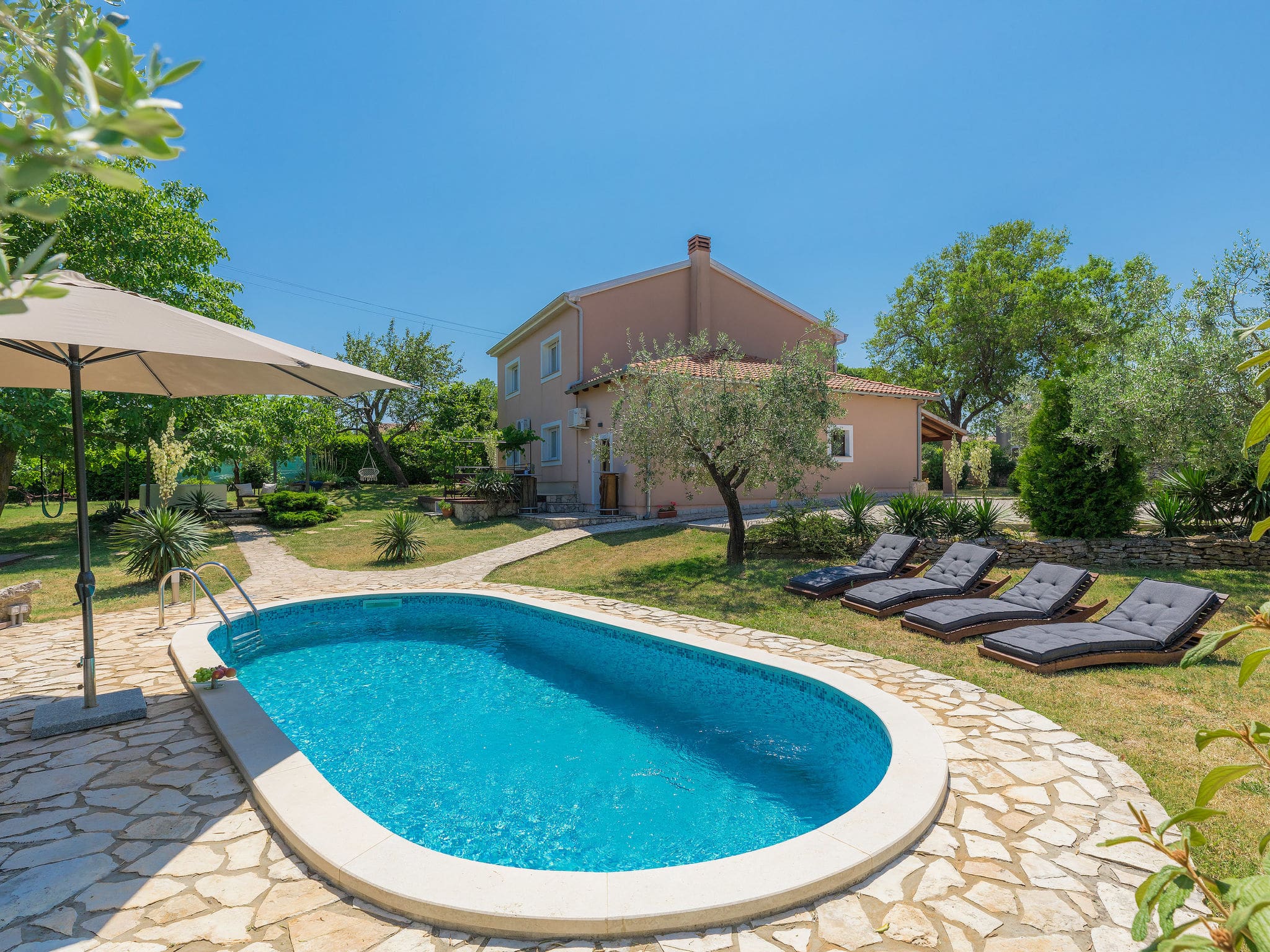 Kuća Mareška Pula: Stunning 4-Bedroom Family Villa with Private Pool and Sauna in Historic Istrian Location