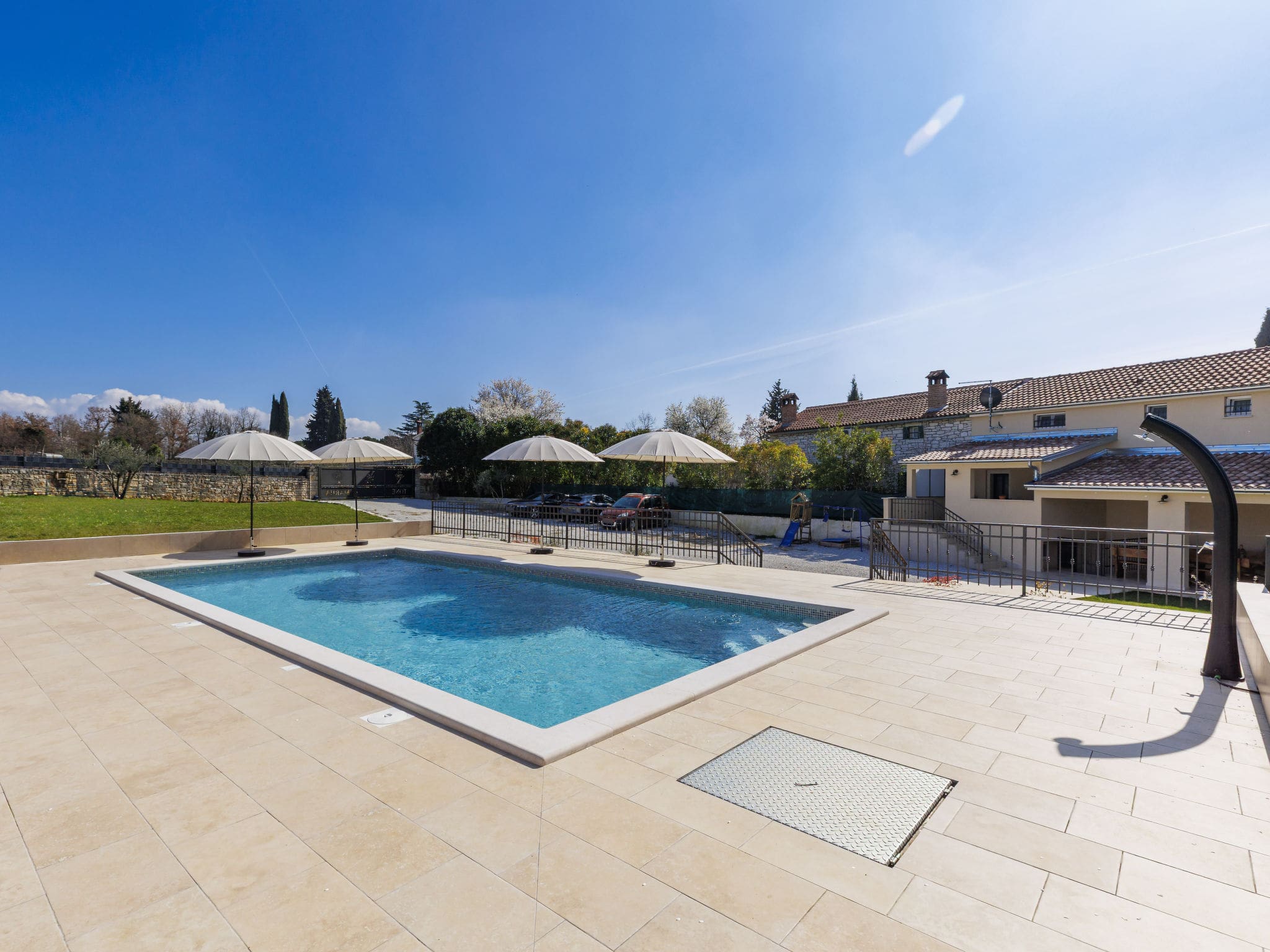 Kuća Matohanci Rovinj: Spacious 5-Bedroom Holiday Villa with Private Pool and Outdoor Kitchen in Rural Croatian Setting