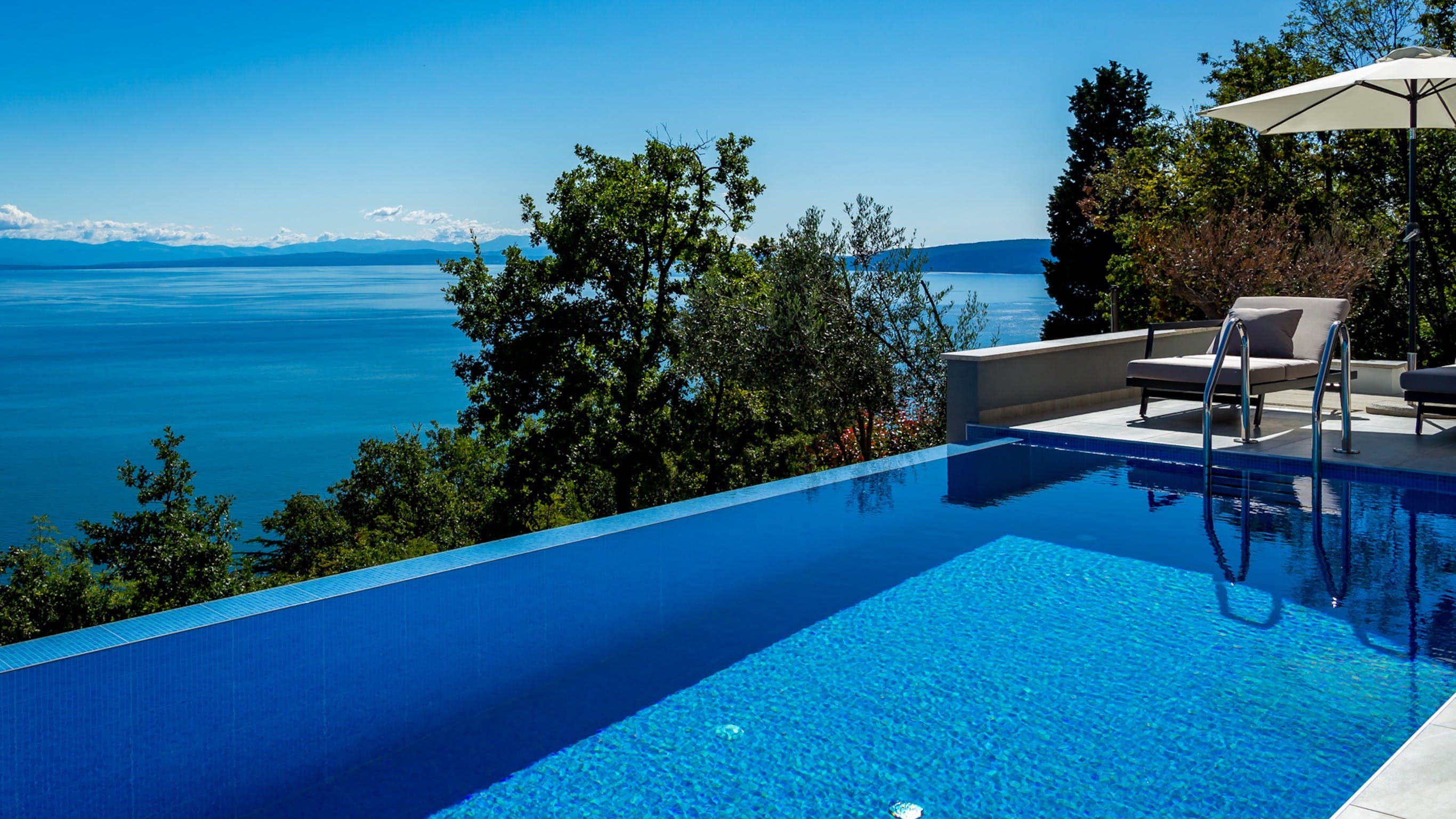 Kuća Medveja Medveja: Stylish 2-Bedroom Apartment with Infinity Pool and Sea Views, Istria