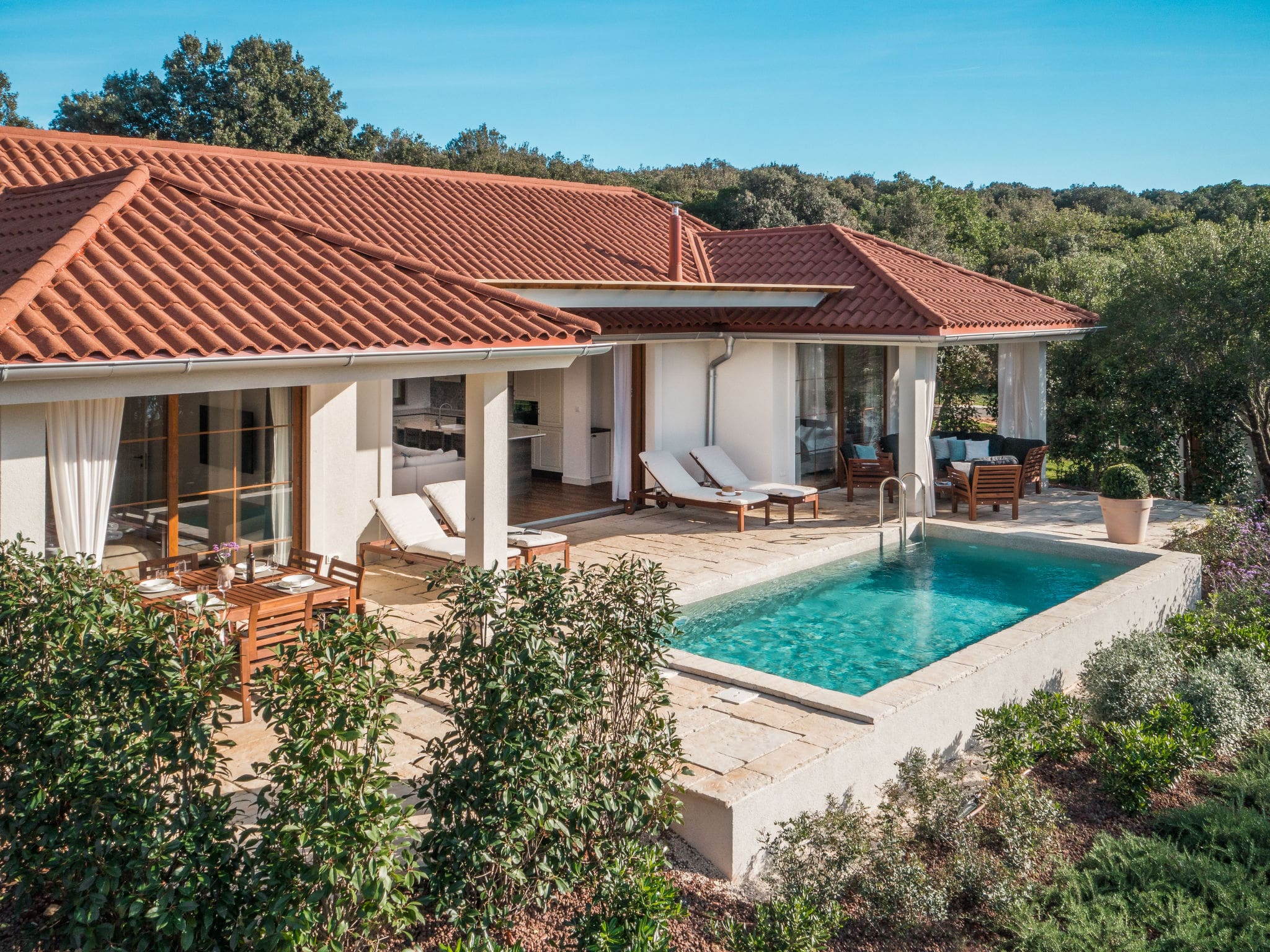 Kuća Povelja Rovinj: Stylish Two-Bedroom Villa with Private Heated Pool and Spa Access in Istrian Resort