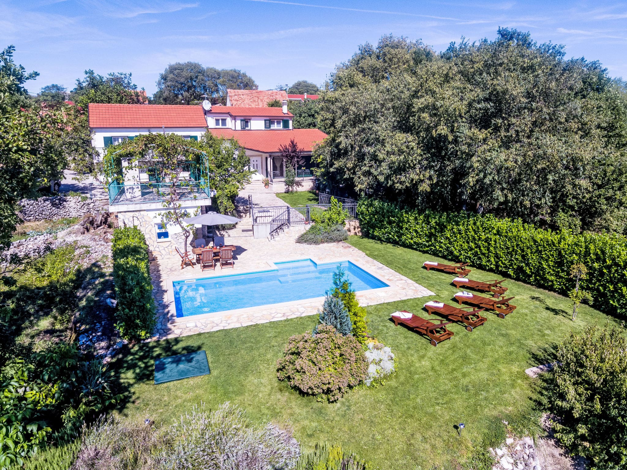 Kuca Proložac Imotski: Spacious 4-Bedroom Family Villa with Private Pool and Fitness Room in Scenic Croatian Countryside