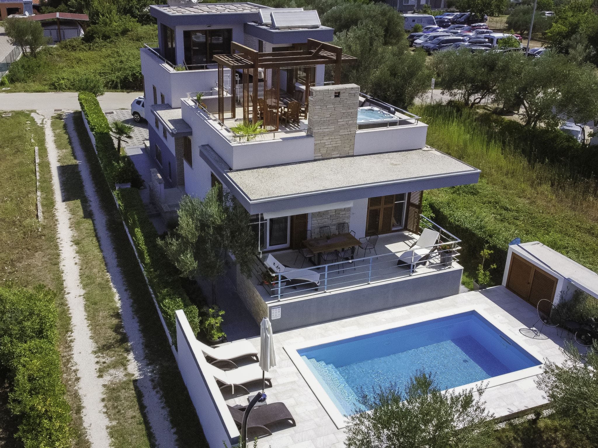 Kuća Ravno Bibinje: Stunning 4-Bedroom Croatian Villa with Private Pool and Rooftop Terrace Near Zadar