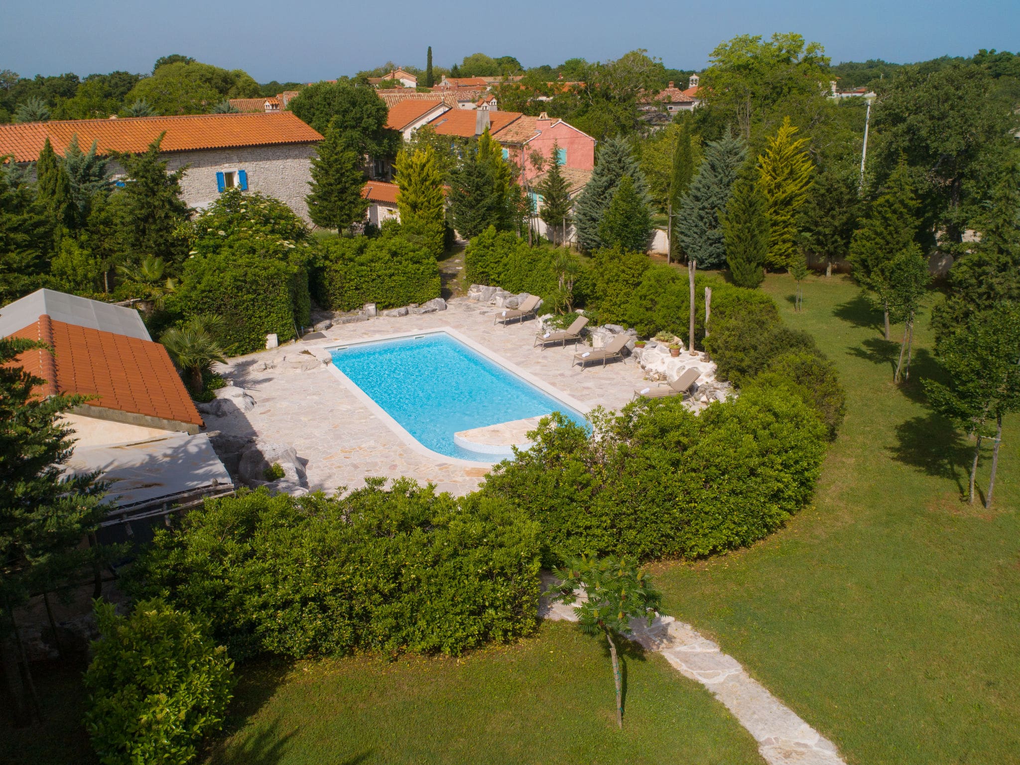 Kuca Sajini Barban: Luxury Five-Bedroom Villa with Private Pool and Tennis Table in Istrian Countryside