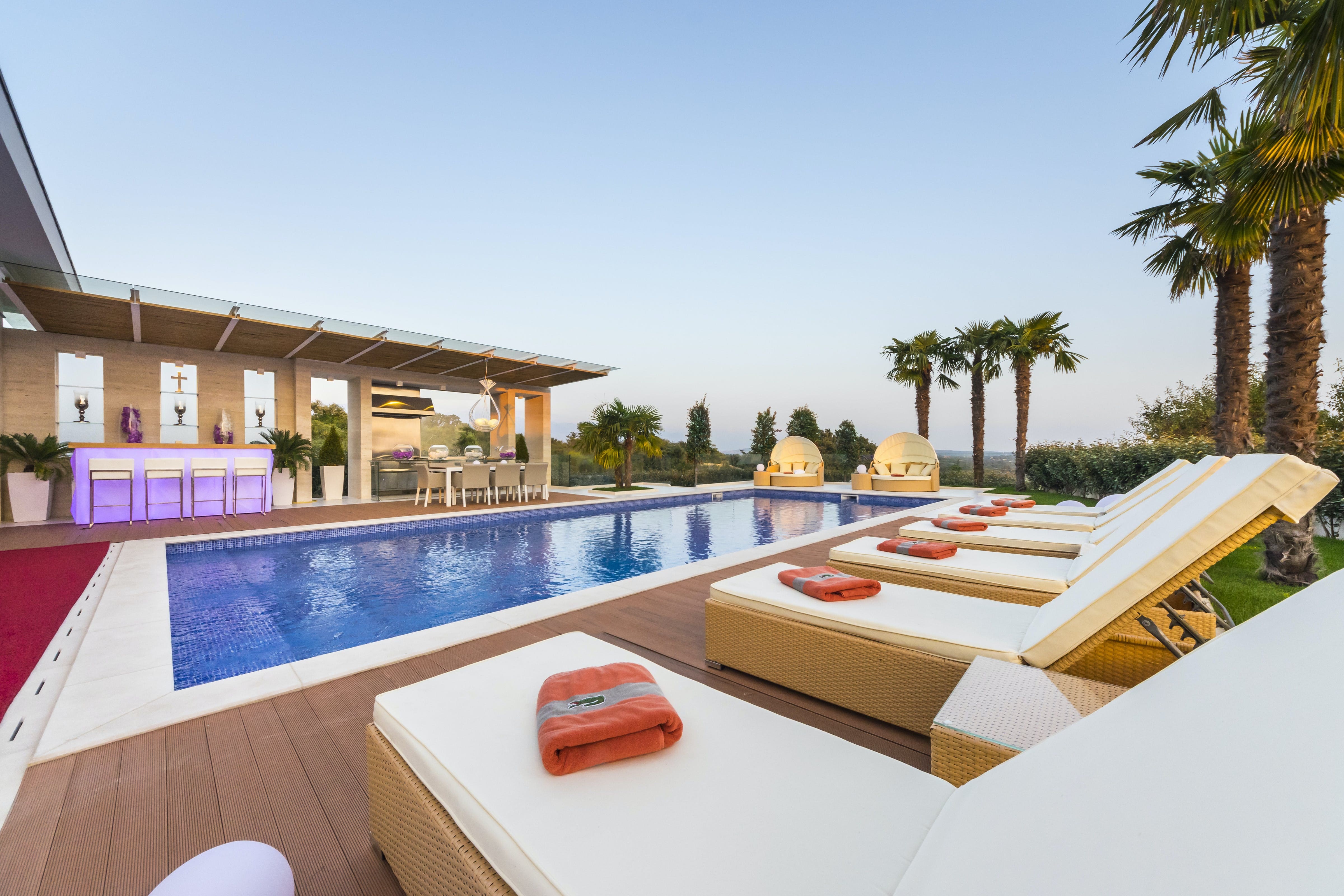 Kuća Senjski Vrh: Luxurious 6-Bedroom Apartment with Hot Tub, Lika-Senj County