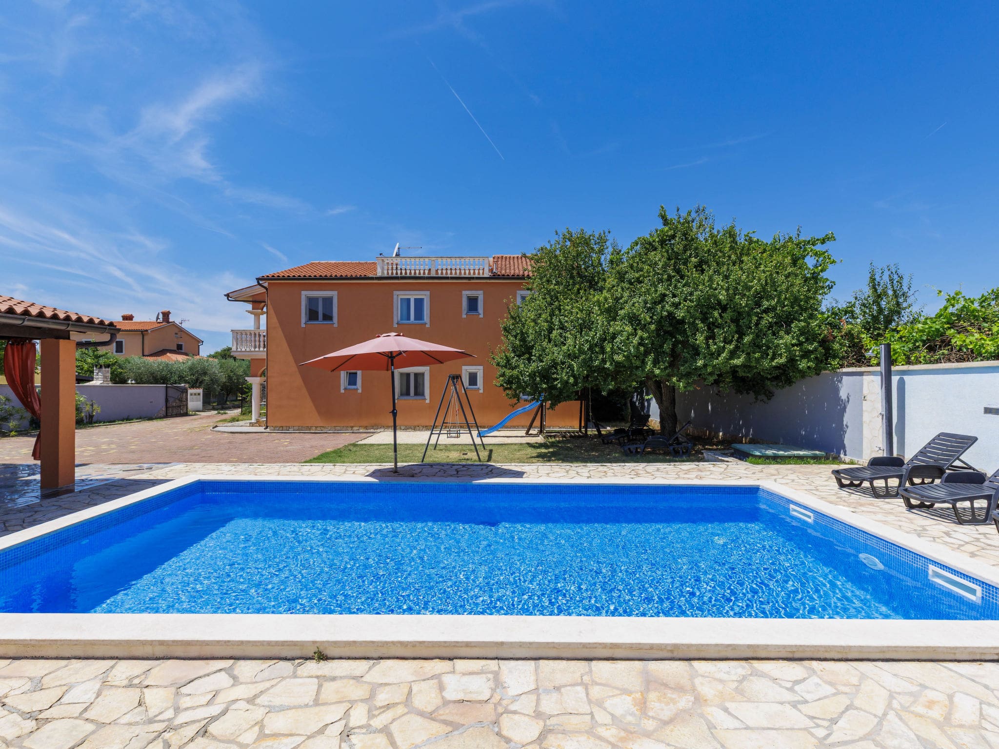 Kuća Škatari Pula: Spacious 6-Bedroom Villa with Private Pool and Outdoor Kitchen Near Historic Pula