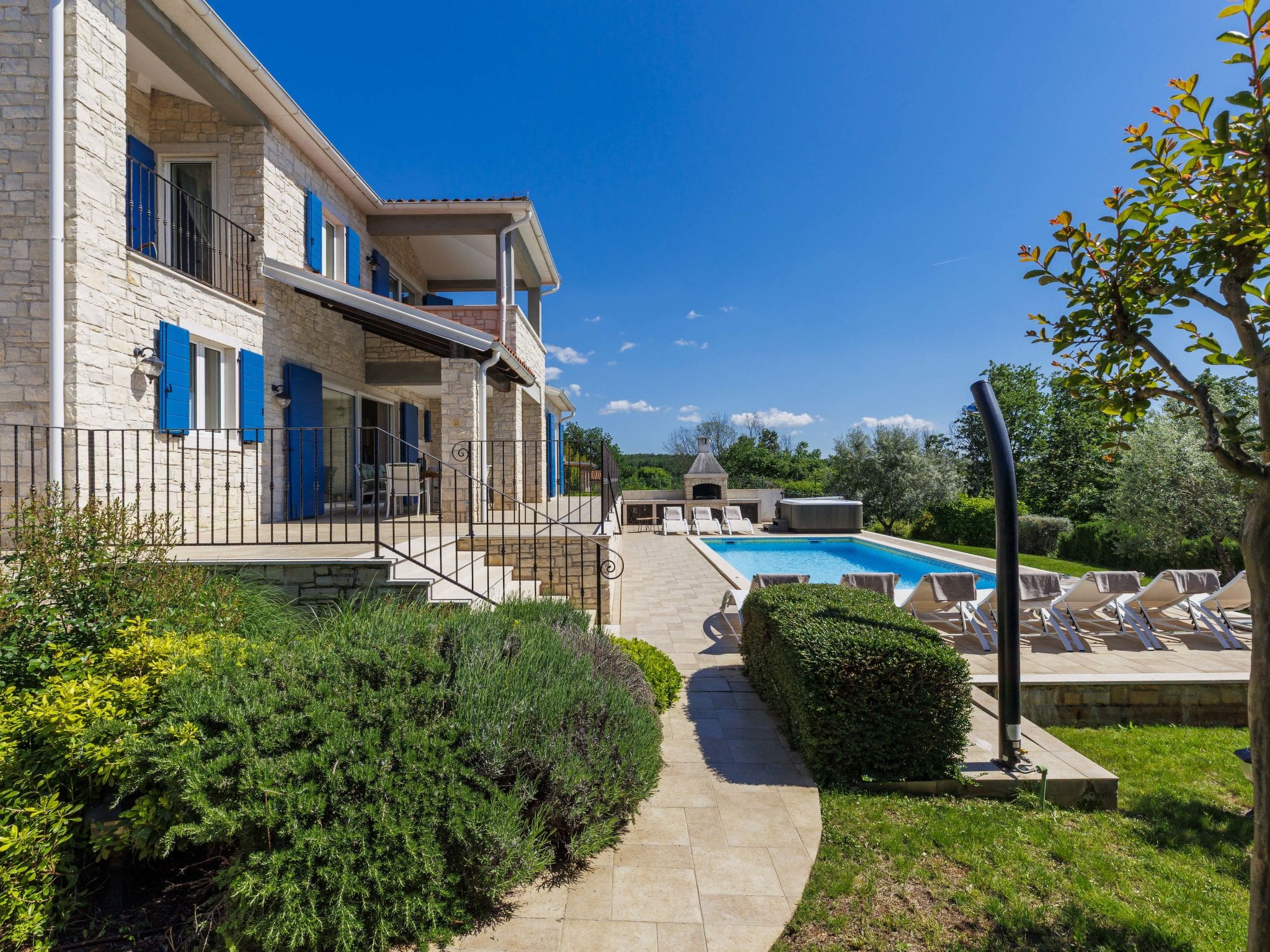 Kuća Strpačići Višnjan: Stunning 4-Bedroom Holiday Villa with Heated Pool and Sauna in Istrian Countryside
