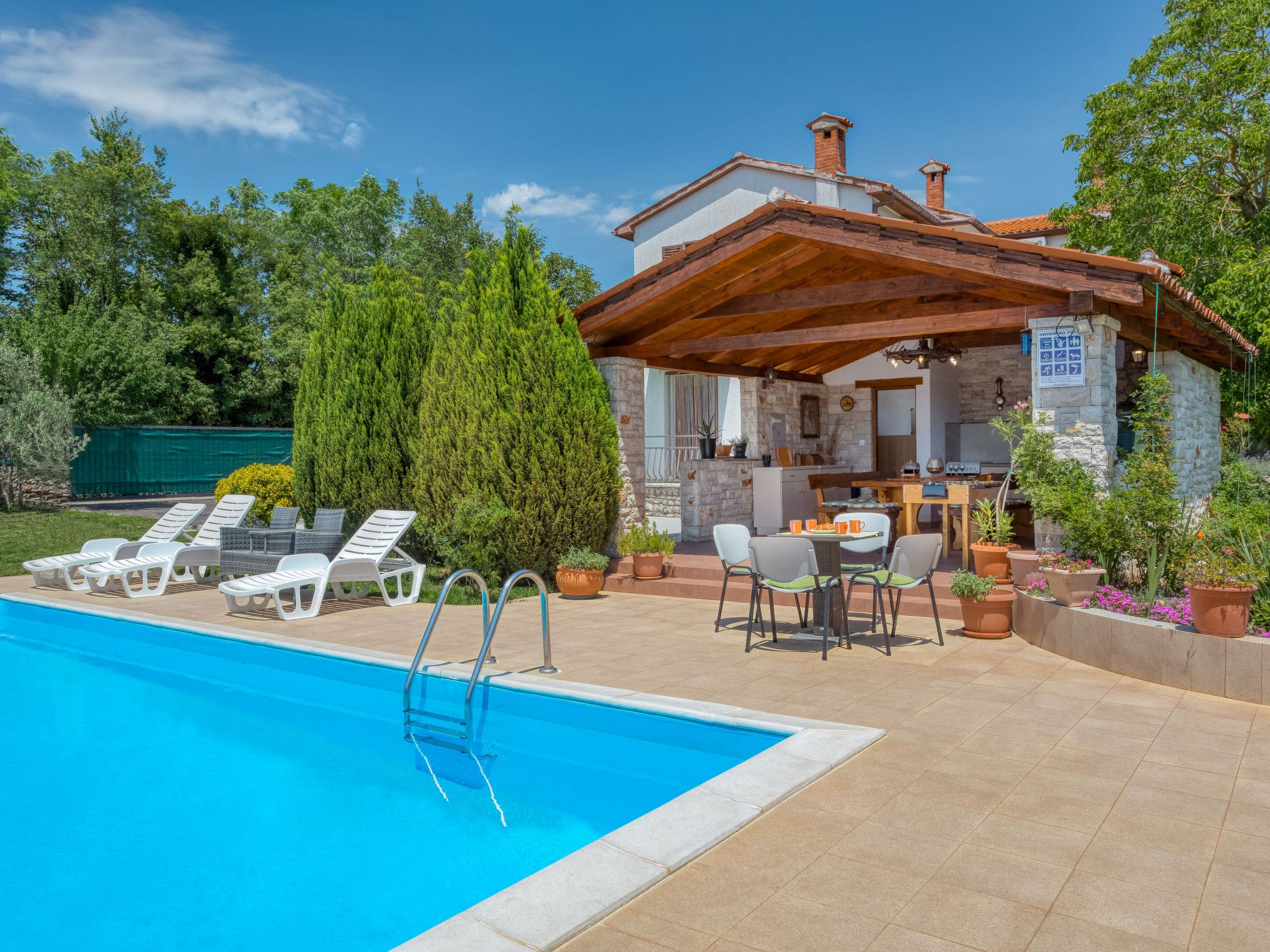 Kuća Šumber Nedešćina: Spacious 6-Bedroom Family Villa with Private Pool and Outdoor Kitchen in Istrian Countryside