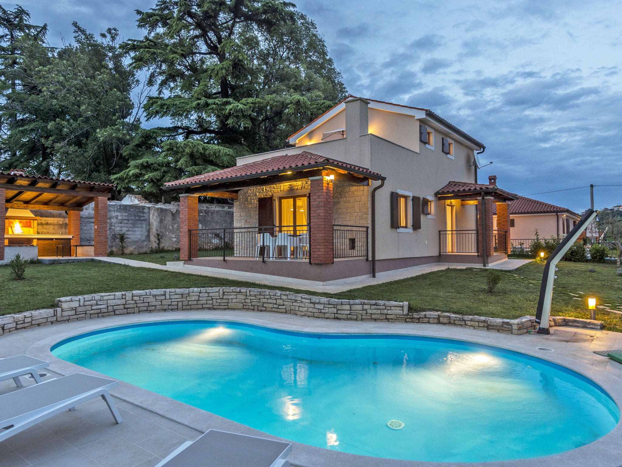 Kuća Tartuf Višnjan: Beautiful 3-Bedroom Holiday Villa with Private Pool near Historic Poreč in Istria Croatia