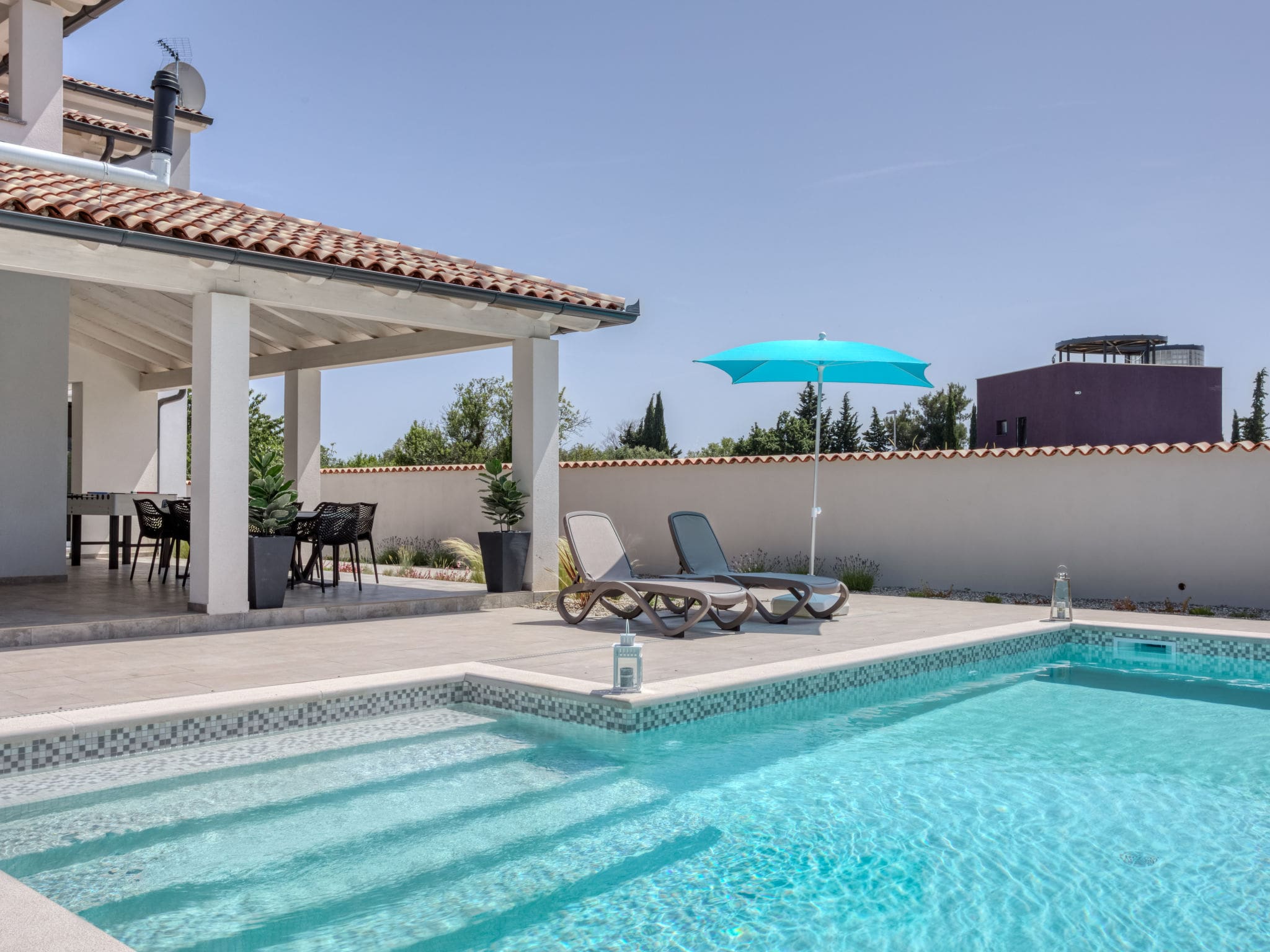 Kuća Teran Premantura: Stunning 4-Bedroom Villa with Heated Pool and Modern Amenities near Pula Croatia
