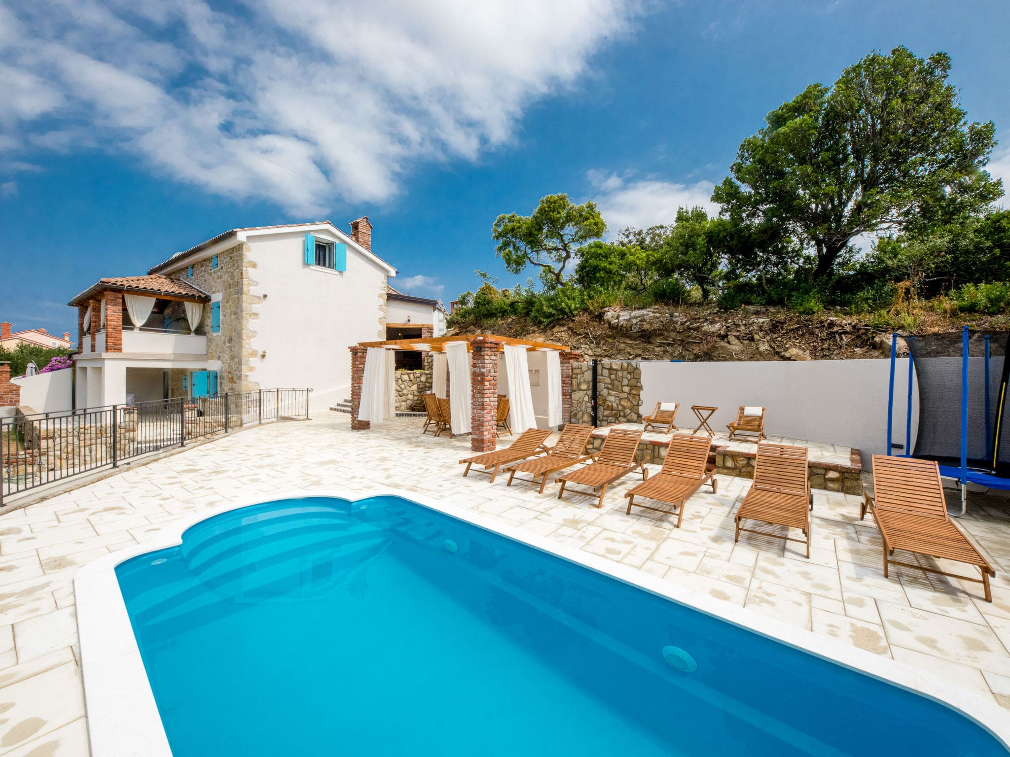 Kuća Tramuntana Rab: Spectacular 5-Bedroom Croatian Villa with Heated Pool and Sauna in Mundanije