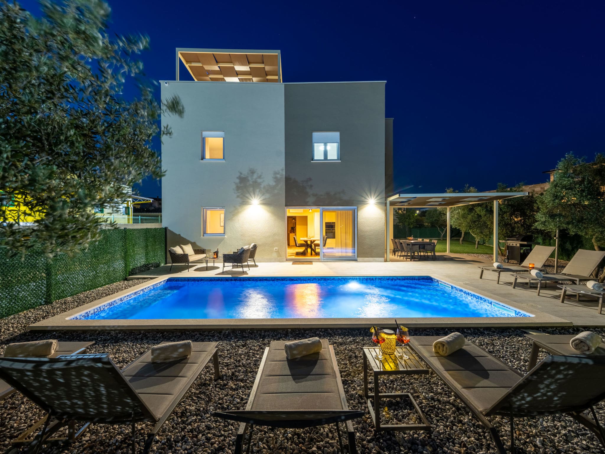 Kuća Vodnjan Pula: Modern 4-Bedroom Holiday Villa with Private Pool Sauna and Sea Views near Pula