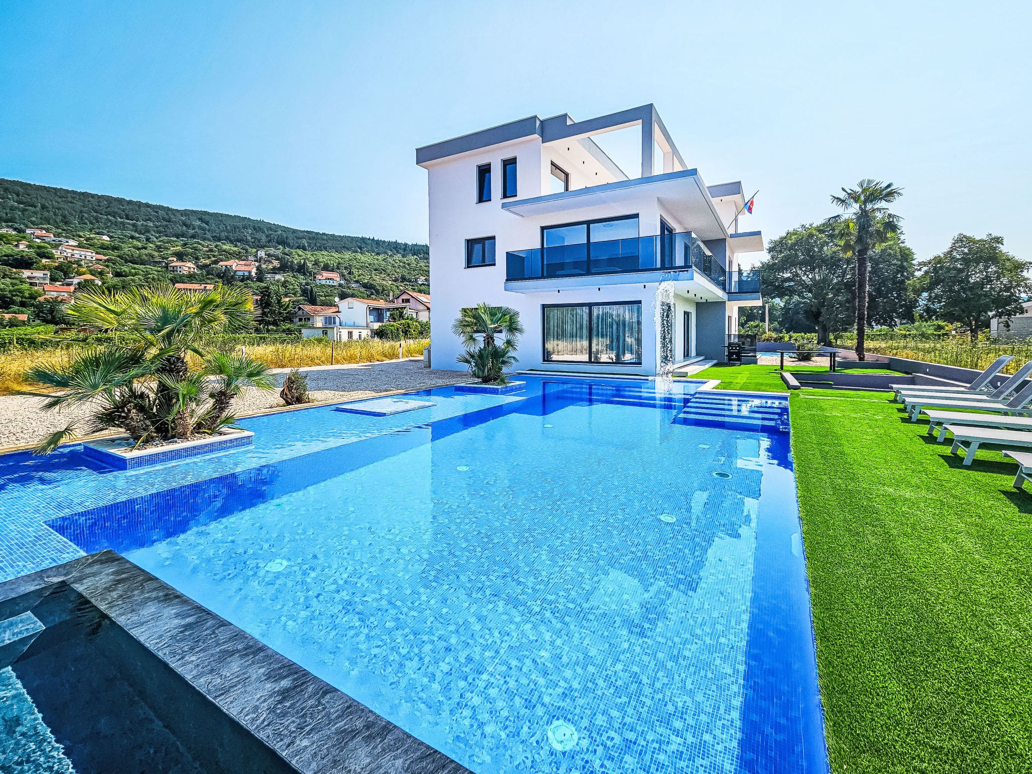 Kuca Vrilo Imotski: Modern 5-Bedroom Villa with Private Swimming Pool and Country Views Near Famous Lakes