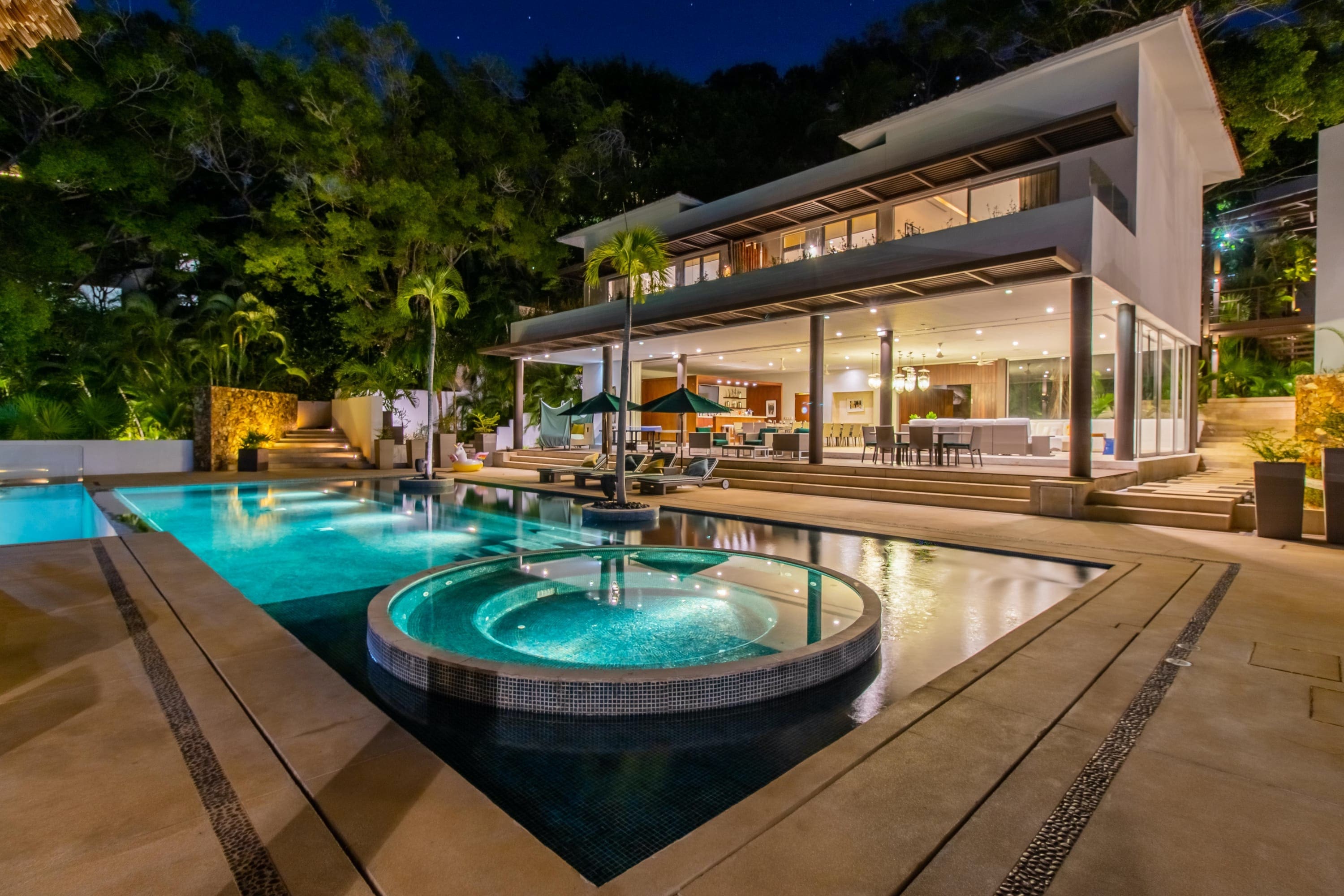 La Casa del Mar Mexico: Spacious 13-Bedroom Apartment with Tennis Court, Acapulco