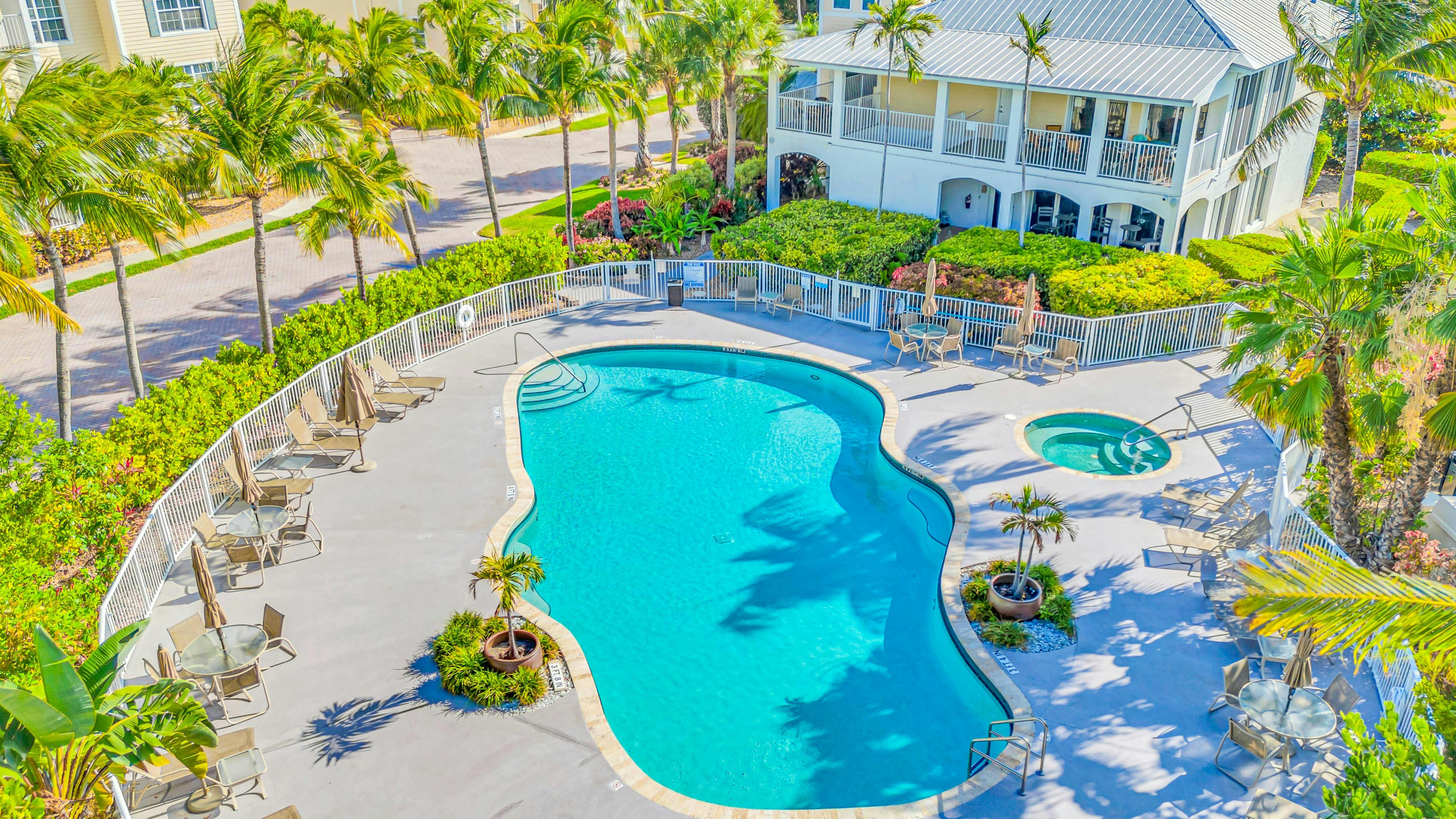 La Dolce Vita: Spacious 8-Bedroom Villa with Beachfront Access, Islamorada