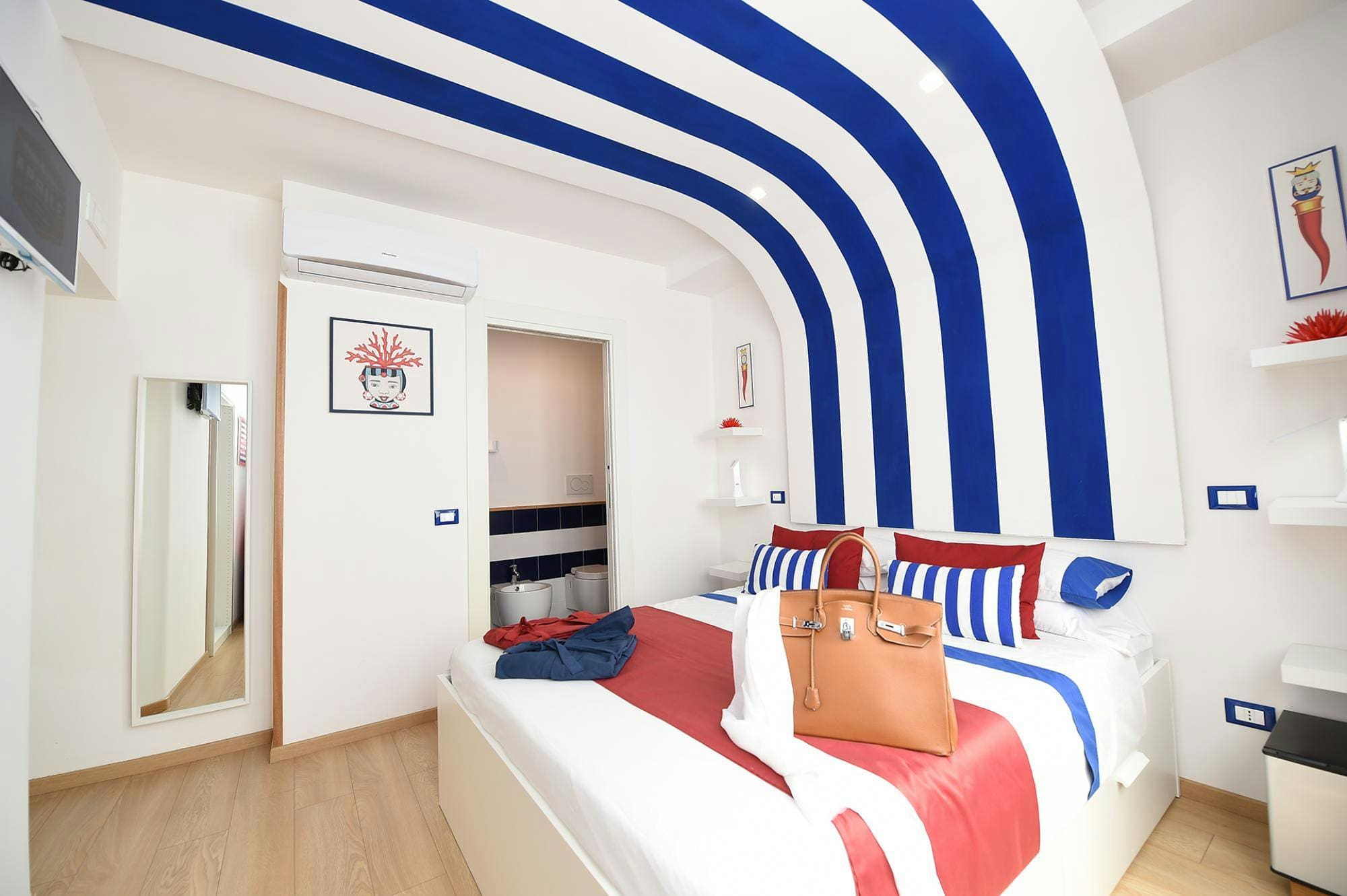 La Vista di Sorrento: Stylish 3-Bedroom Apartment with Seaview, Sorrento