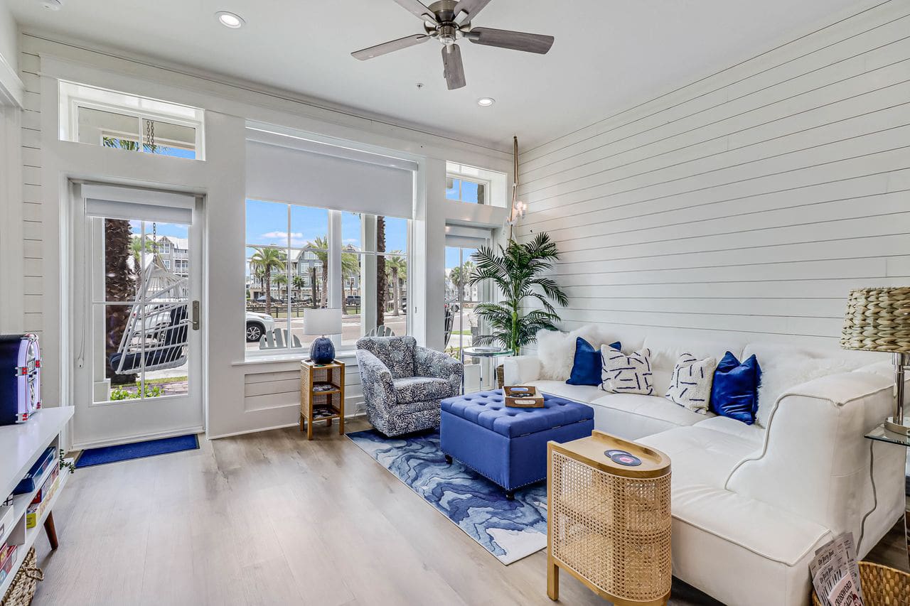 Lago Sereno Texas: Spacious Luxury Apartment with Pool Access in Nueces County