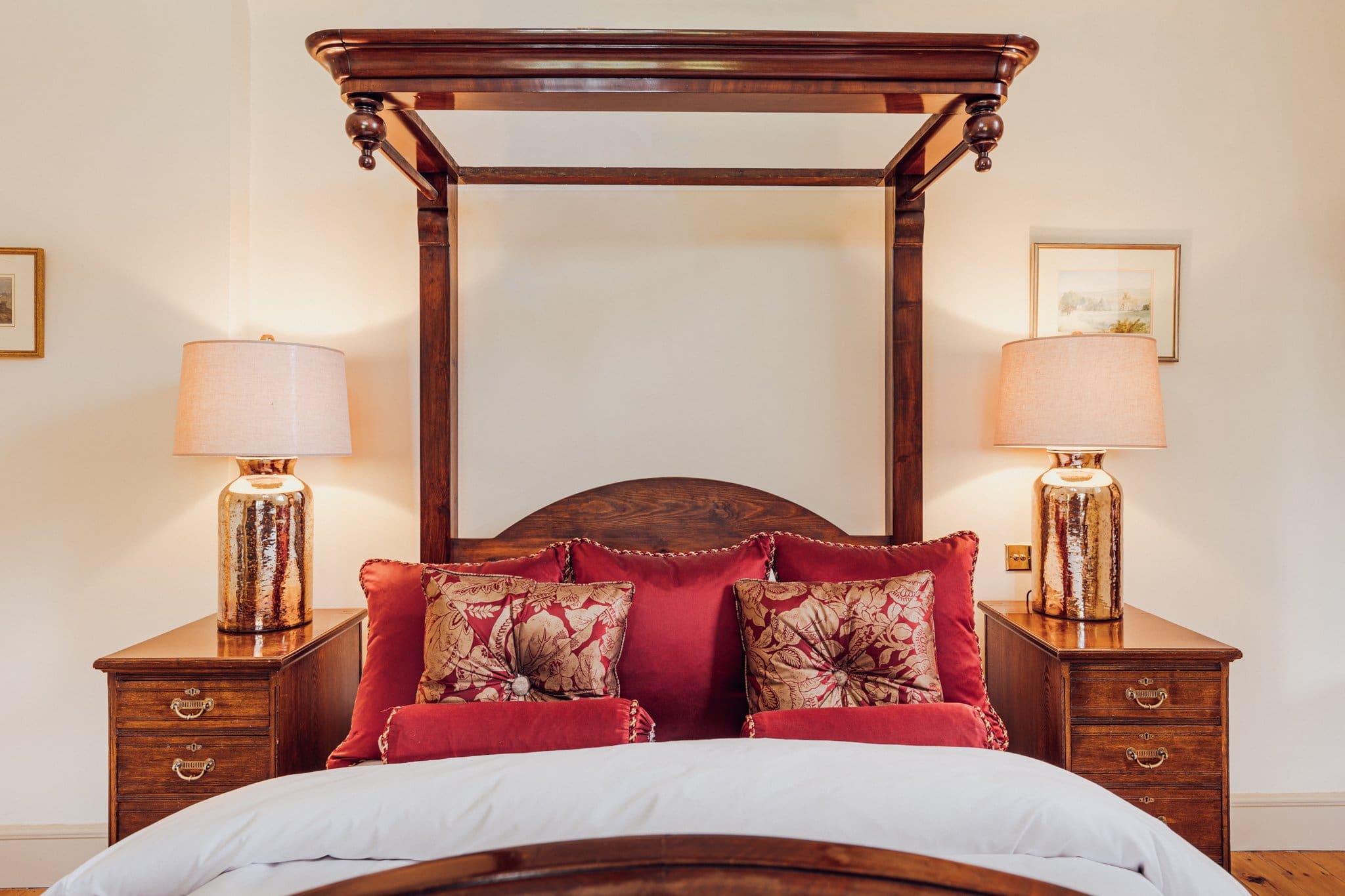 Lakeside Serenity: Stunning 9-Bedroom Luxury Cottage Rental with Hot Tub, Cumbria