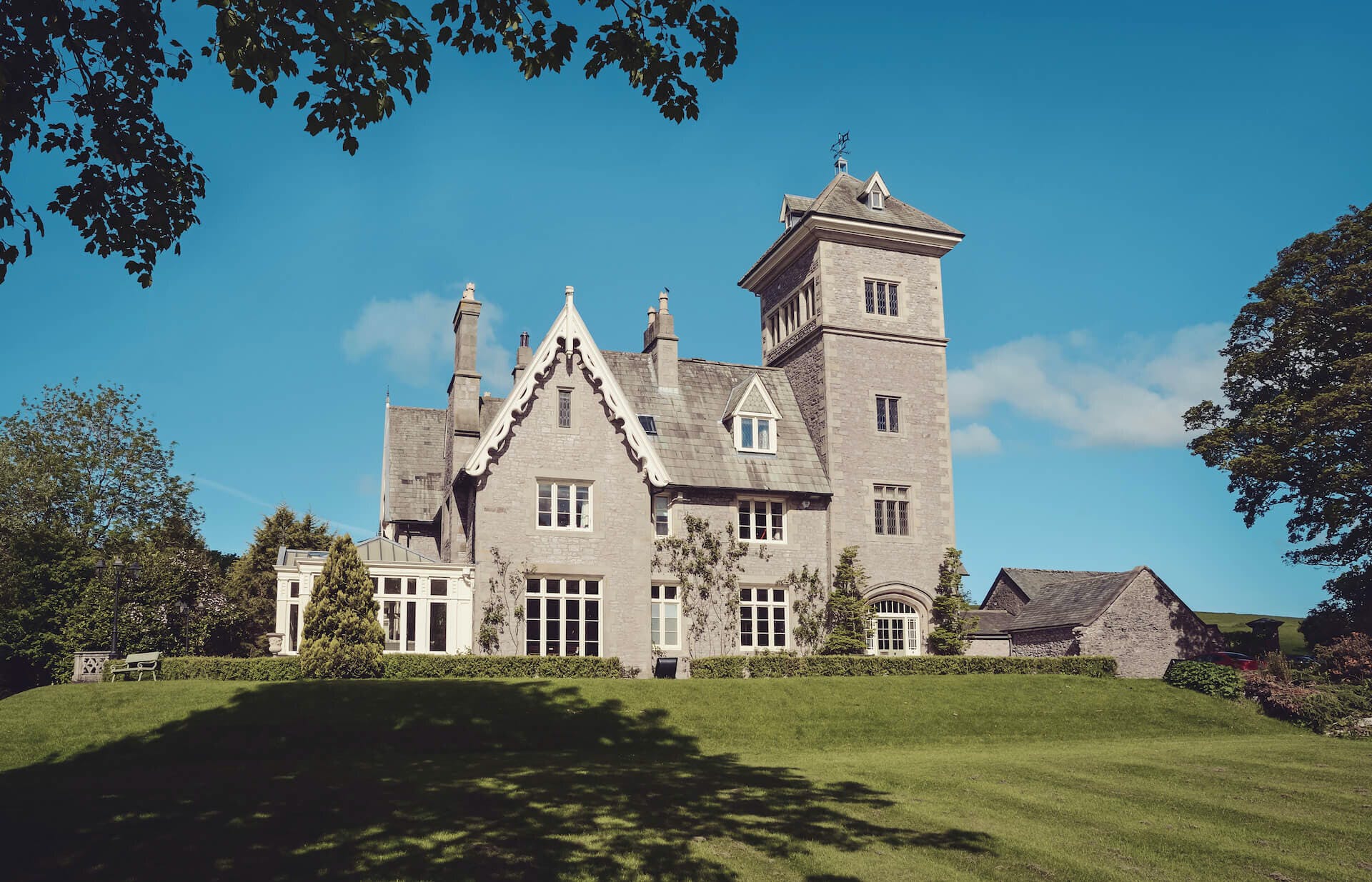 Lakeside Serenity: Stunning 9-Bedroom Luxury Cottage Rental with Hot Tub, Cumbria