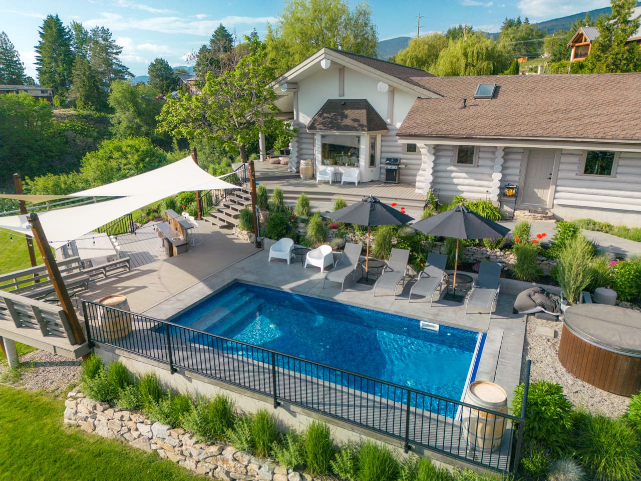 Lakeview Manor Okanagan: 5-Bedroom Luxury Villa Rental Okanagan with Private Pool and Hot Tub