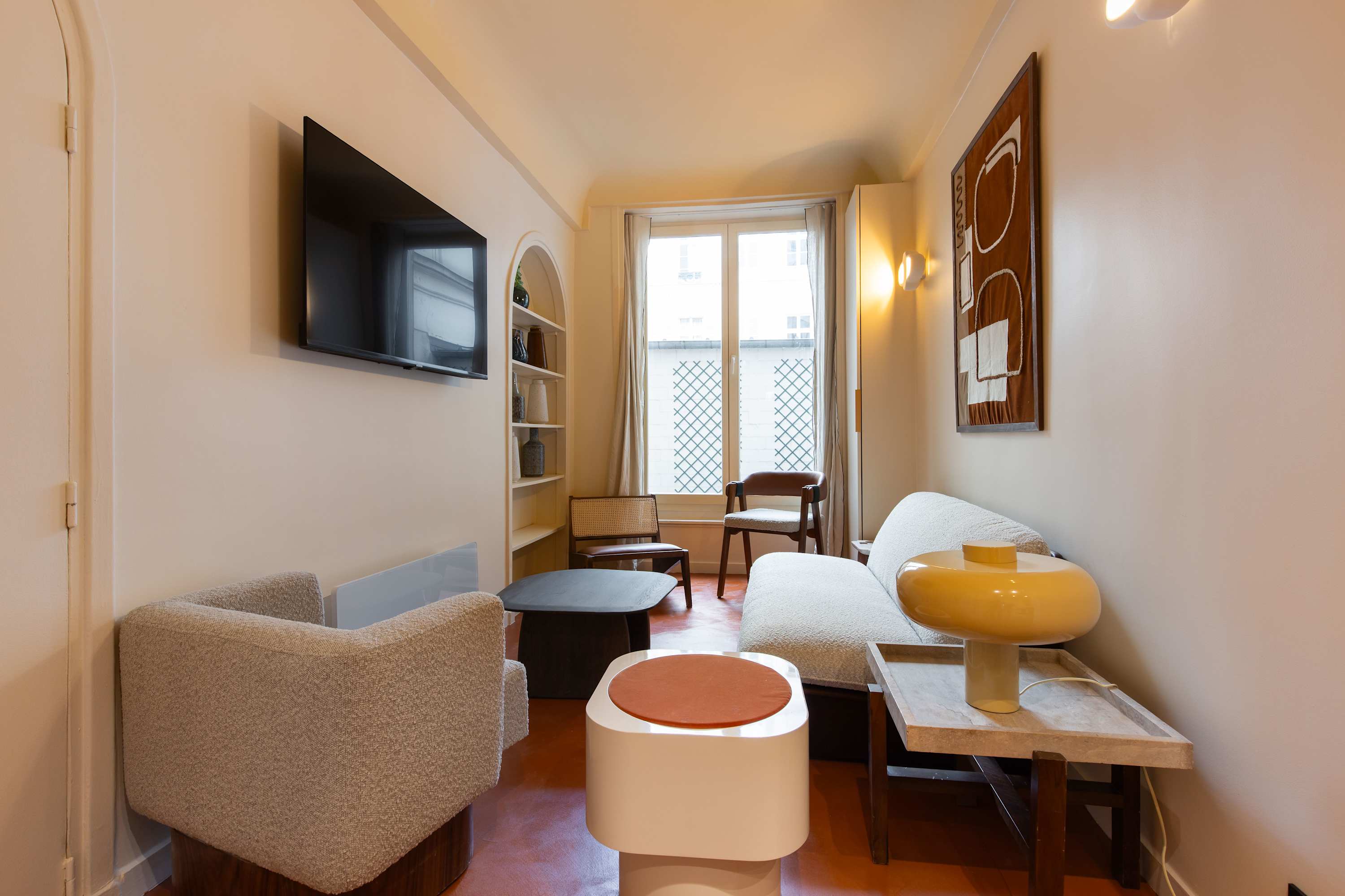 L’Art de Vivre: Elegant 2-Bedroom Townhouse in Louvre Palais Royal, Paris