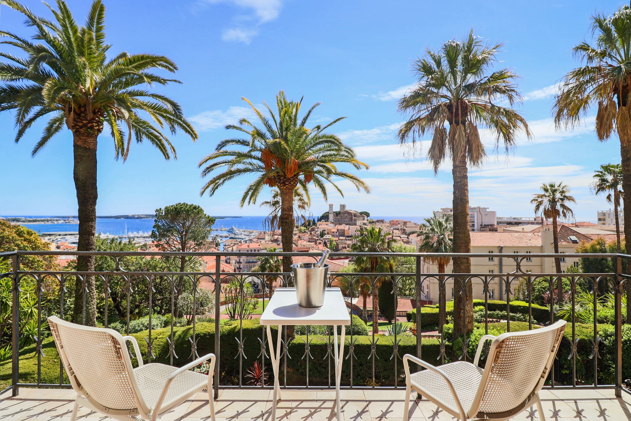 Le Panorama Cannois: Spacious Apartment with Sea View in Cannes