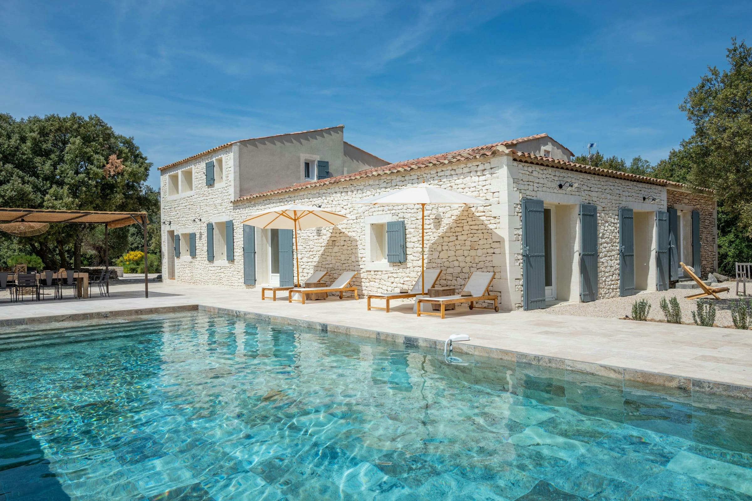 Les Chênes Dorés: Elegant 6-Bedroom Luxury Villa Rental with Pool in Vaucluse
