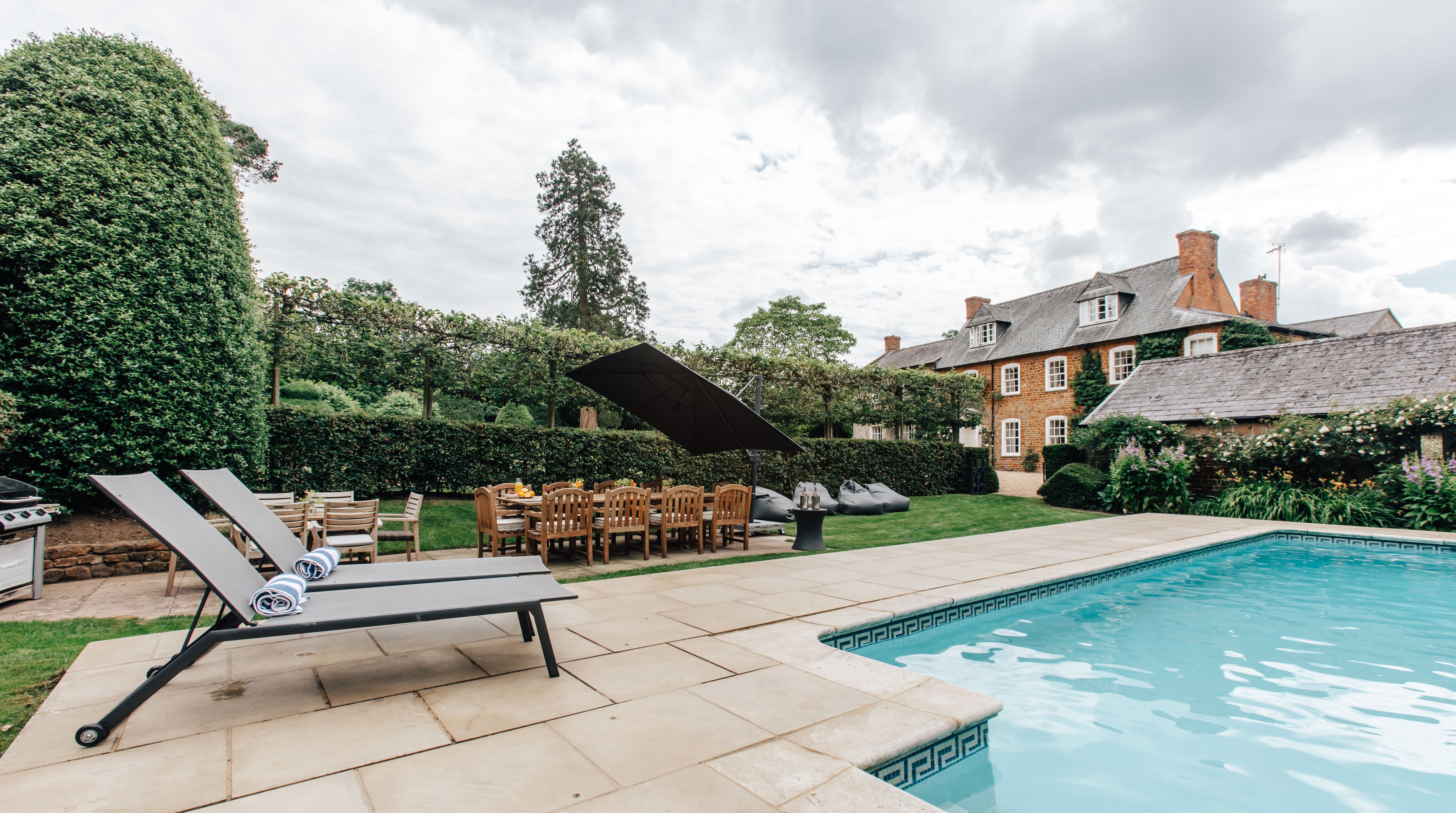 Maidford Rectory House: Historic 6-Bedroom Manor House Rental Northamptonshire with Pool and Tennis Court