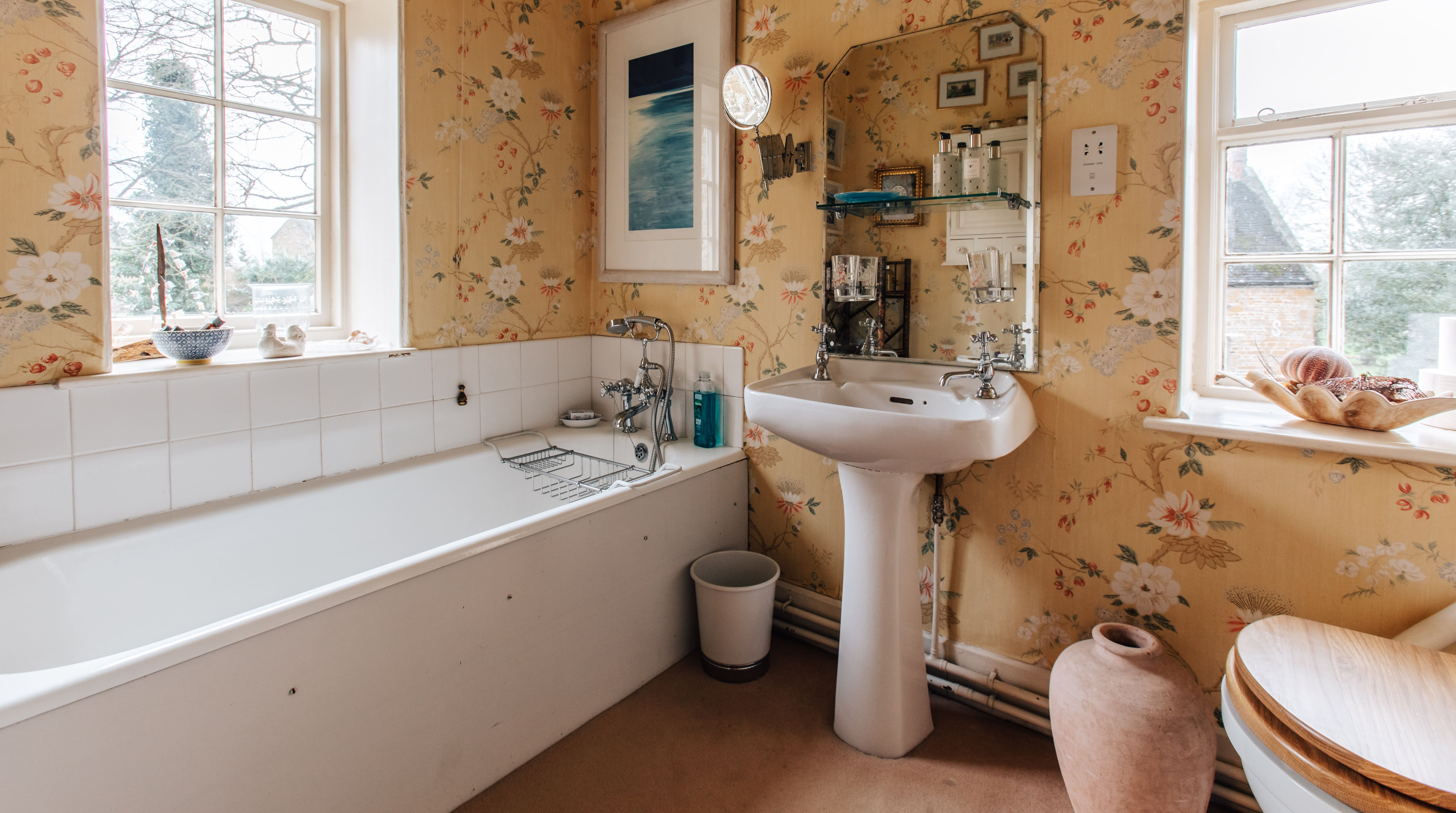 Maidford Rectory House: Historic 6-Bedroom Manor House Rental Northamptonshire with Pool and Tennis Court