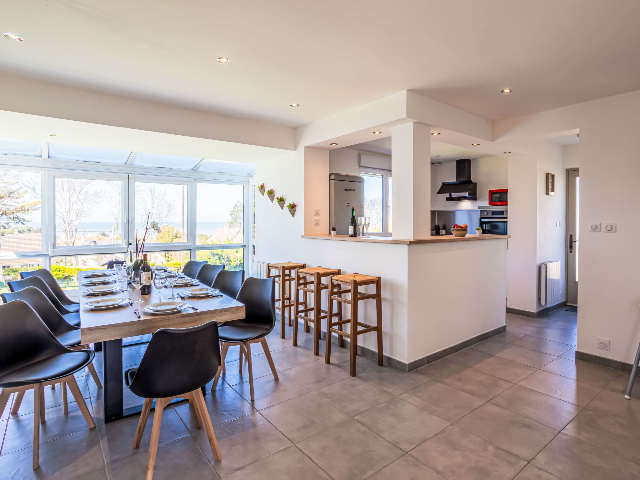 Maison Digue Ver-sur-Mer: Stunning 5-Bedroom Villa with Sea Views and Garden on Gold Beach Coast Normandy