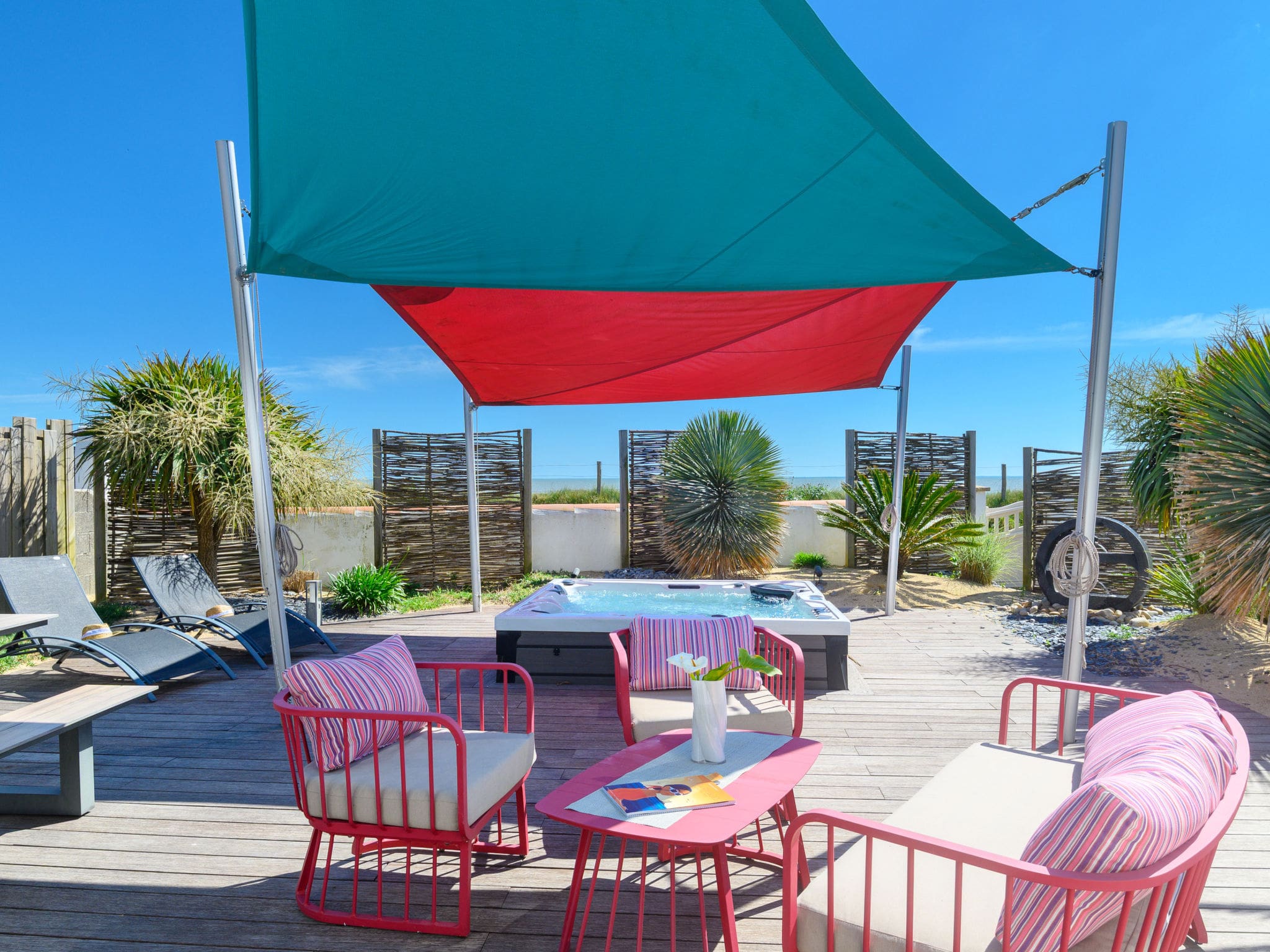 Maison Gois Noirmoutier: Stunning 4-Bedroom Beachfront House with Hot Tub and Direct Sea Access on Ile de Noirmoutier