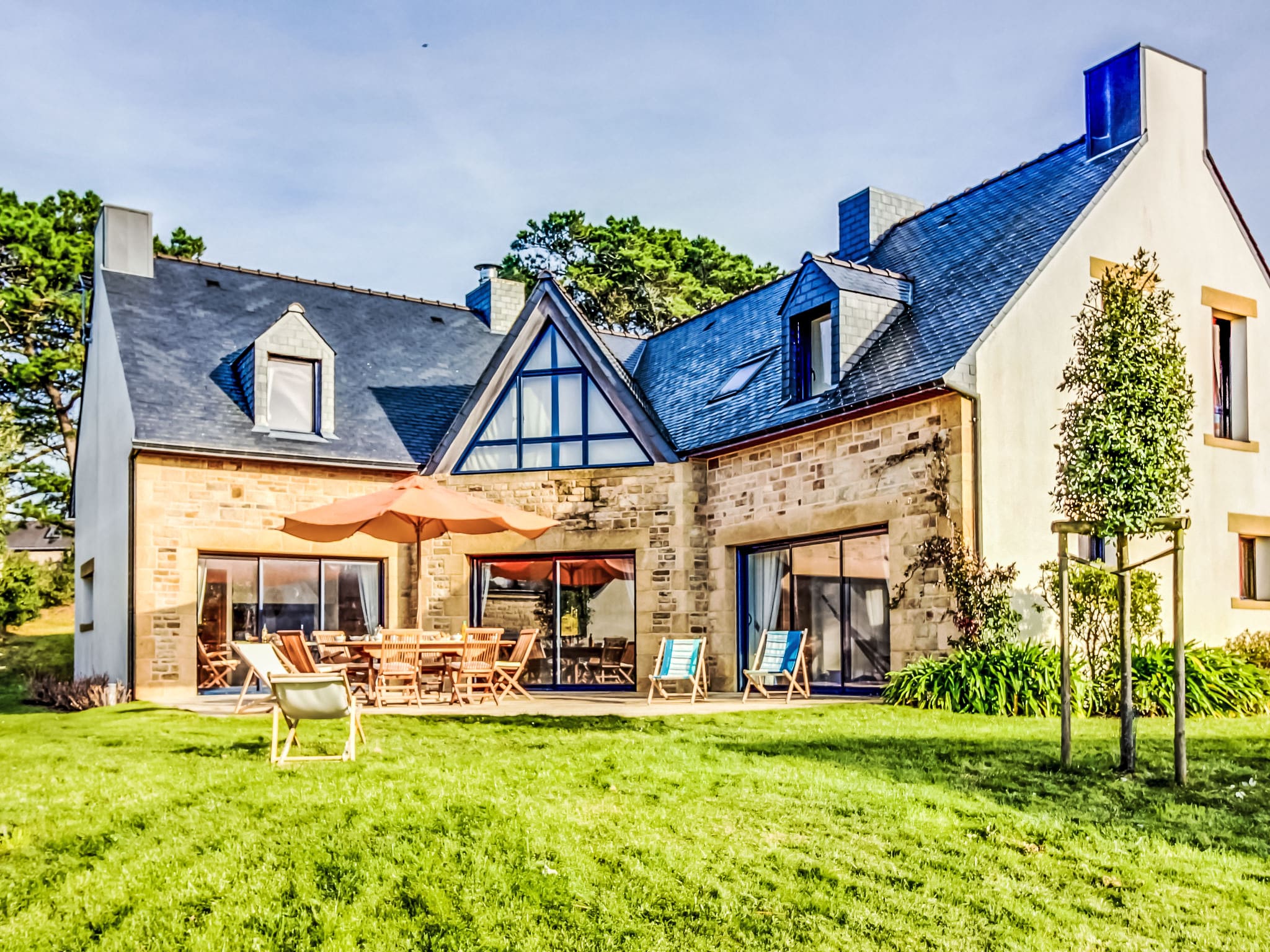 Maison Moulin Trinité: Spacious 4-Bedroom Family Villa with Large Garden 500m from Beach in Brittany France