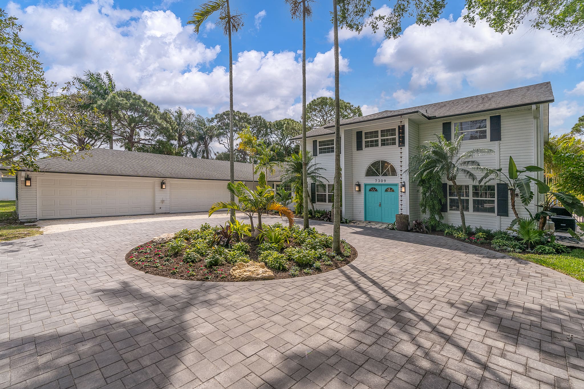 Manatee Bay Estate: 8-Bedroom Golf Villa Rental Florida with Private Pool and Courts