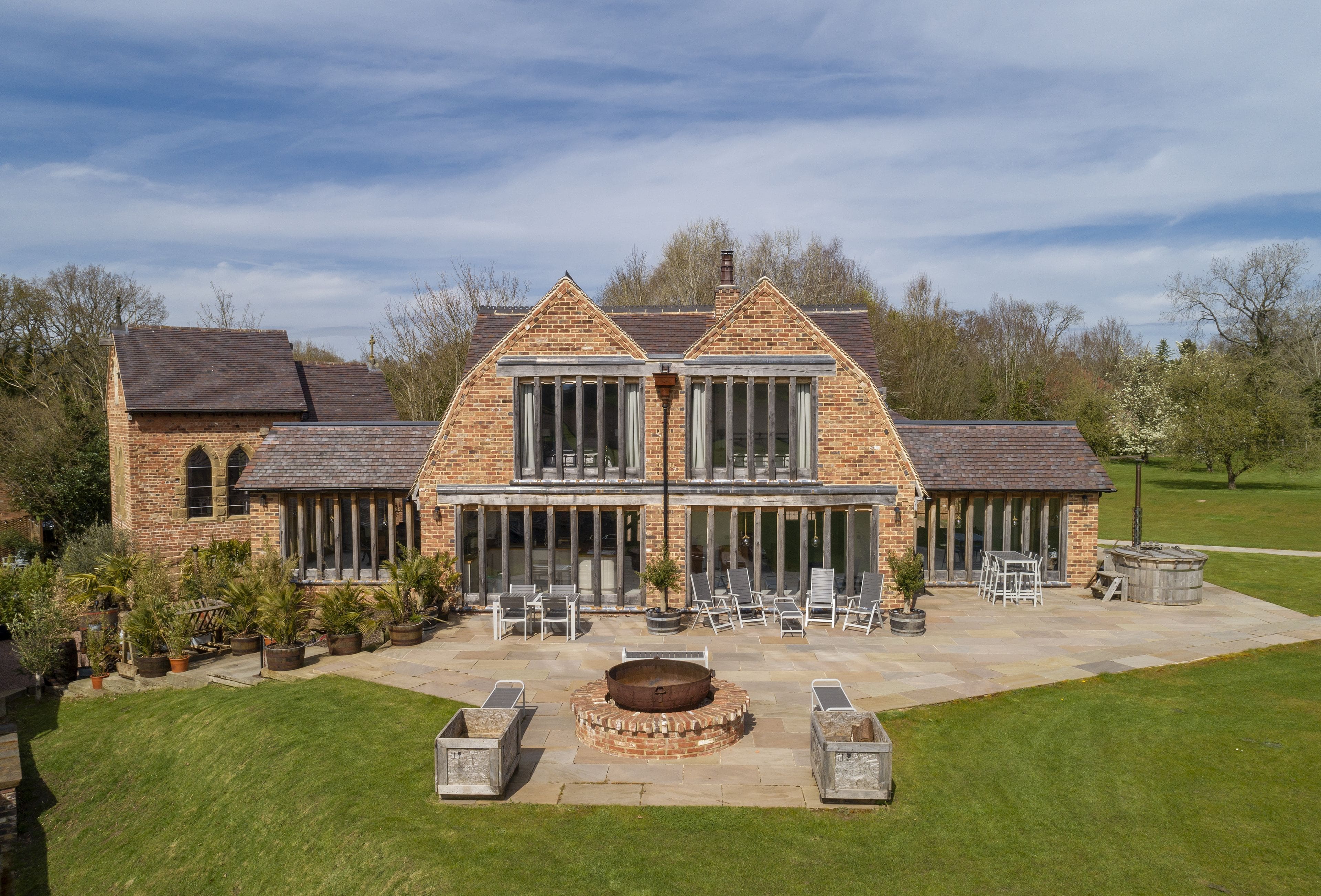 Manor Abberley Worcestershire: Charming 3-Bedroom Luxury Apartment with Hot Tub, Worcestershire
