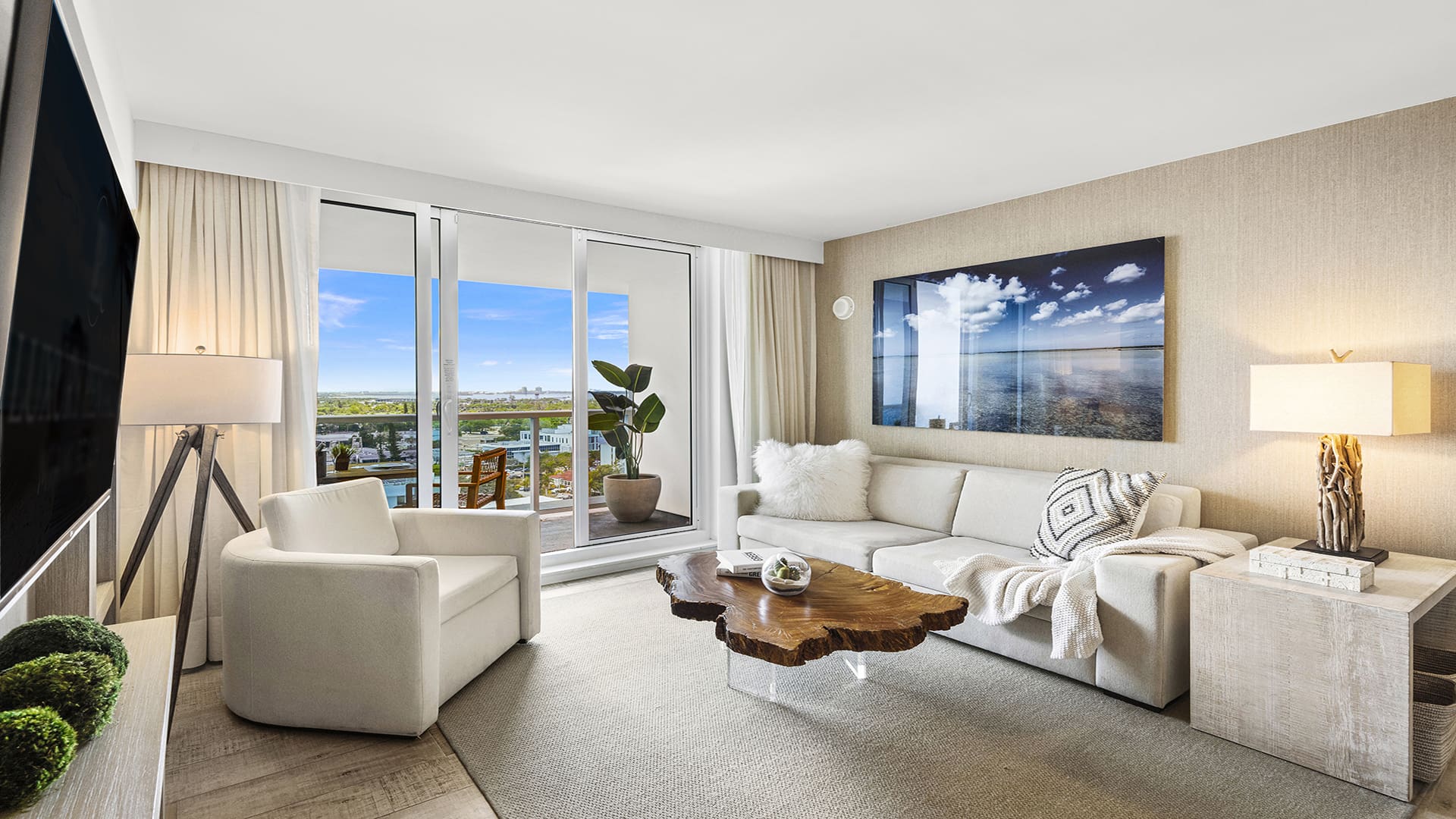Manor Biscayne Miami: Luxury 2-Bedroom Apartment with Seaview and Hot Tub, Miami Beach