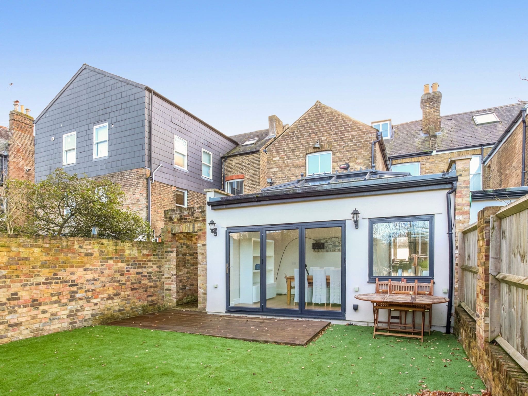 Manor Bray Windsor: Spacious 5-Bedroom Apartment in Central Windsor, Ideal for Families