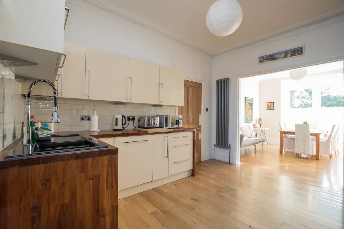 Manor Bray Windsor: Spacious 5-Bedroom Apartment in Central Windsor, Ideal for Families