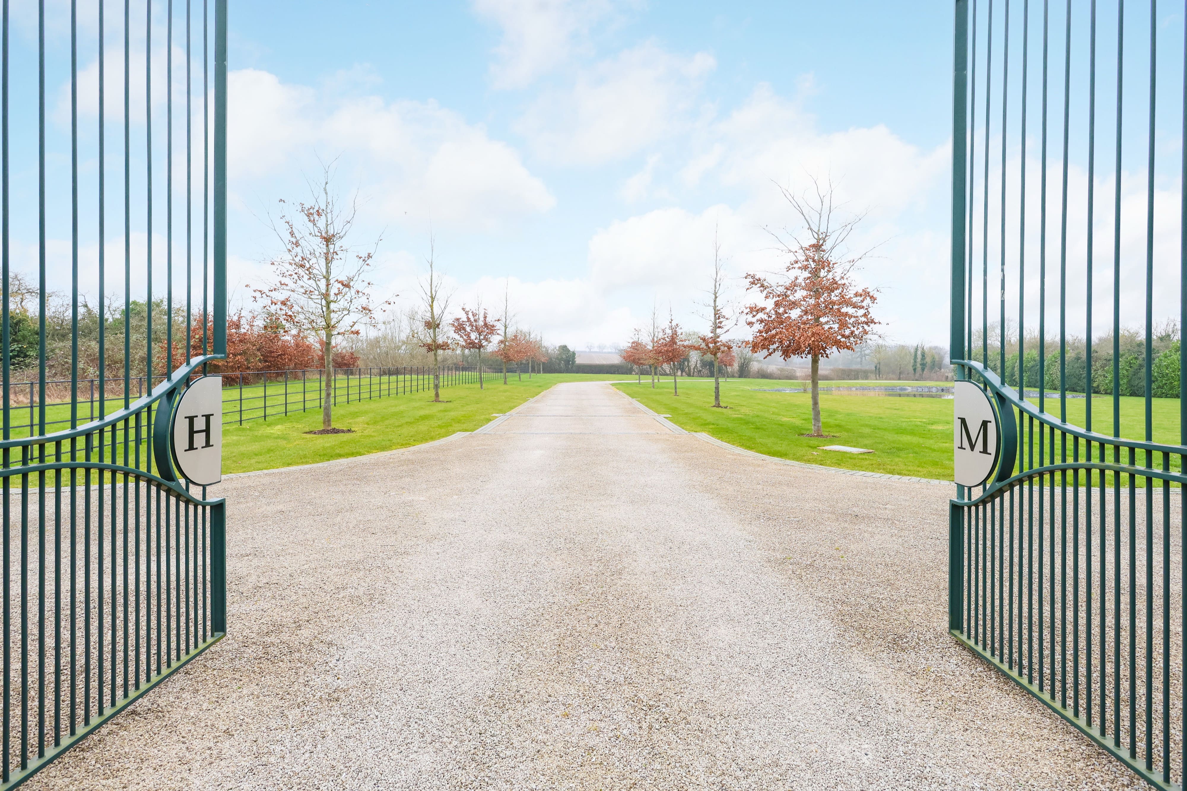 Manor Bray Windsor Windsor: Luxury 9-Bedroom House with Pool and Gym, Windsor