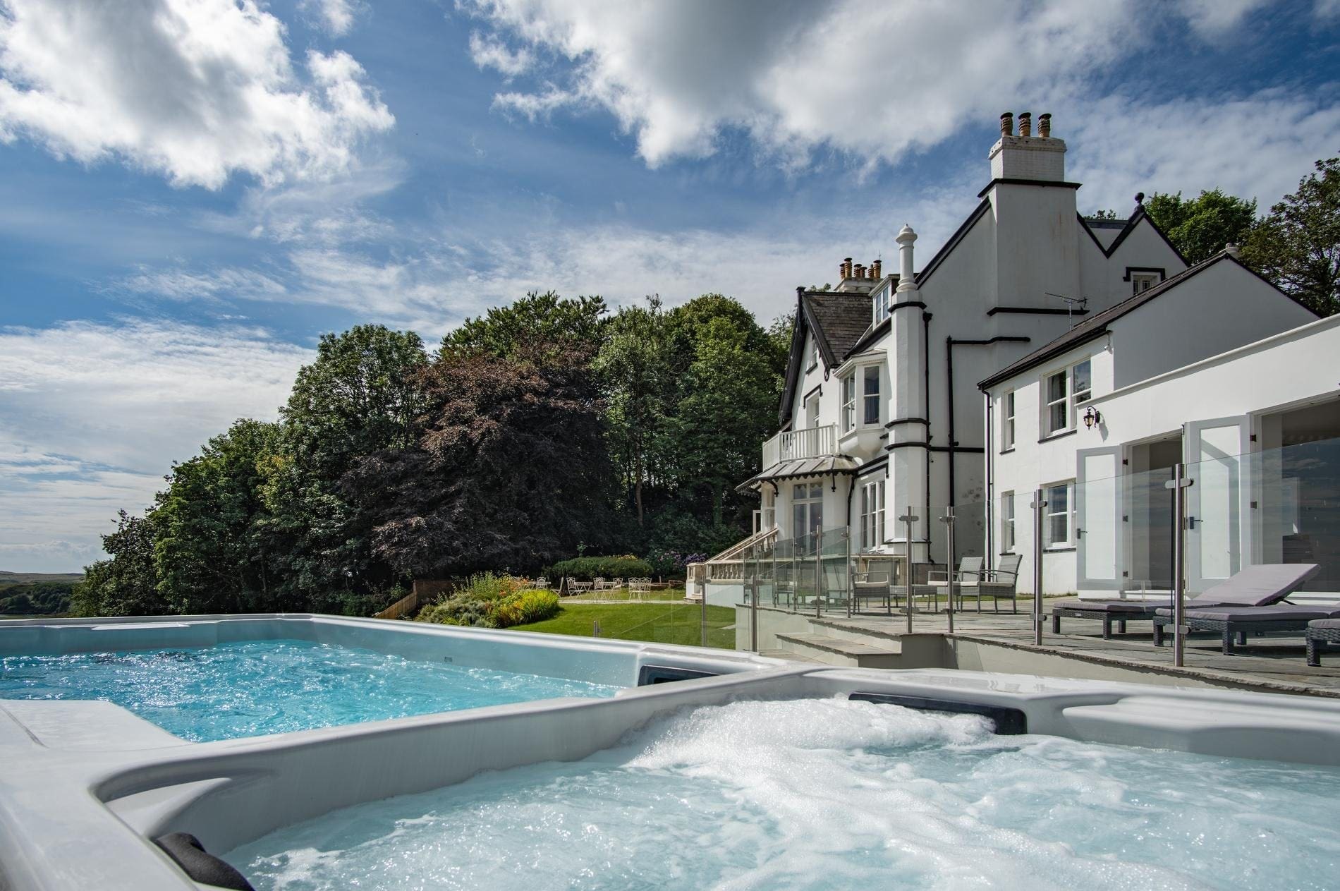 Manor Caldey Tenby: Luxury 14-Bedroom Apartment with Seaview and Pool, Tenby