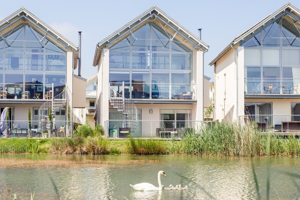 Manor Cotswold Cricklade Cricklade 3: 4-Bedroom Apartment with Lake Views and Gym, Cricklade